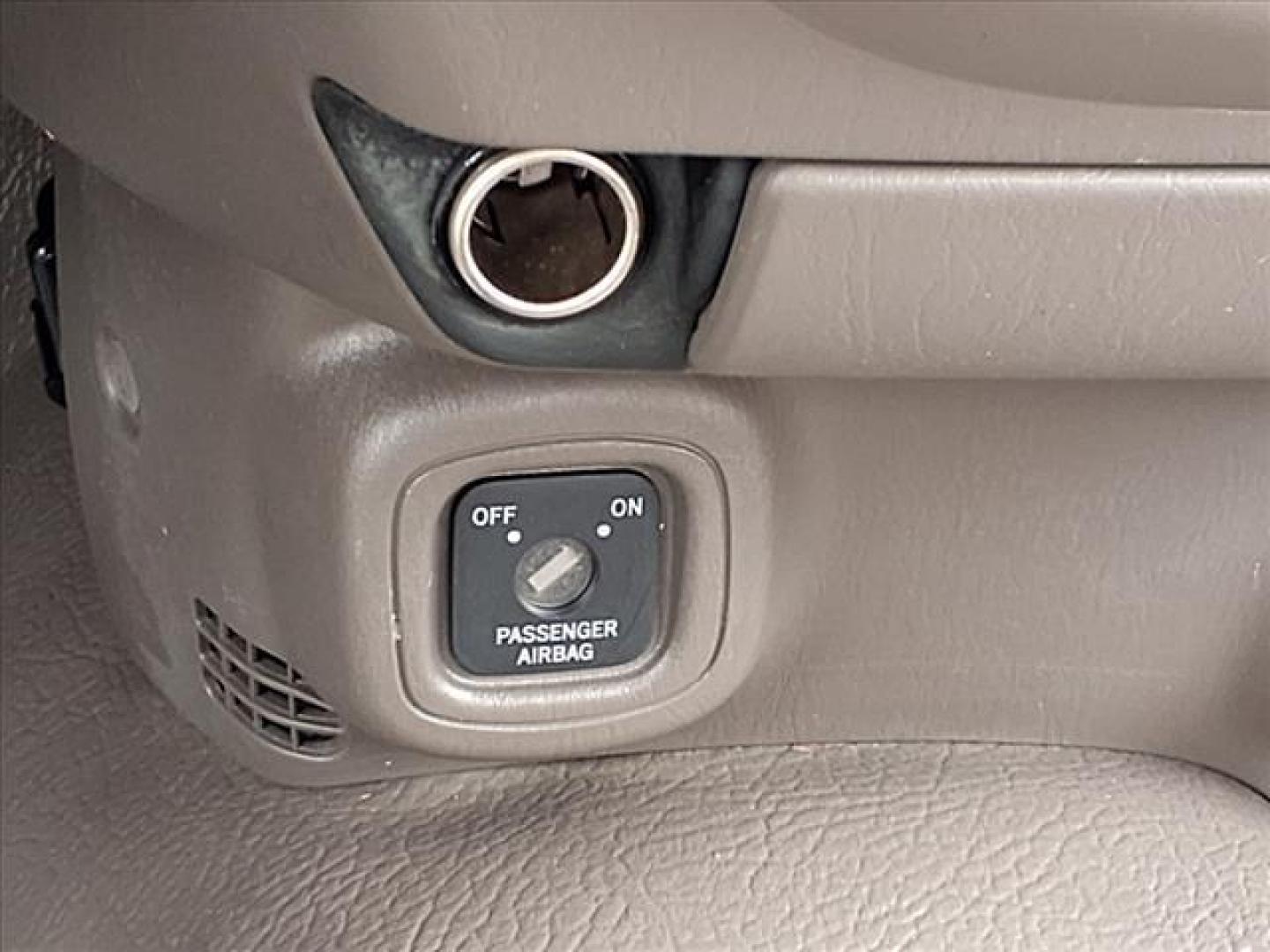 2005 Timberland Mica Toyota Tundra Base (5TBKT42115S) with an 4.7L 8 Cylinder Fuel Injected engine, AT4X4 transmission, located at 50 Eastern Blvd., Essex, MD, 21221, (410) 686-3444, 39.304367, -76.484947 - Photo#17