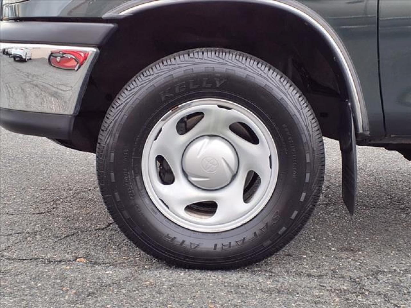2005 Timberland Mica Toyota Tundra Base (5TBKT42115S) with an 4.7L 8 Cylinder Fuel Injected engine, AT4X4 transmission, located at 50 Eastern Blvd., Essex, MD, 21221, (410) 686-3444, 39.304367, -76.484947 - Photo#8
