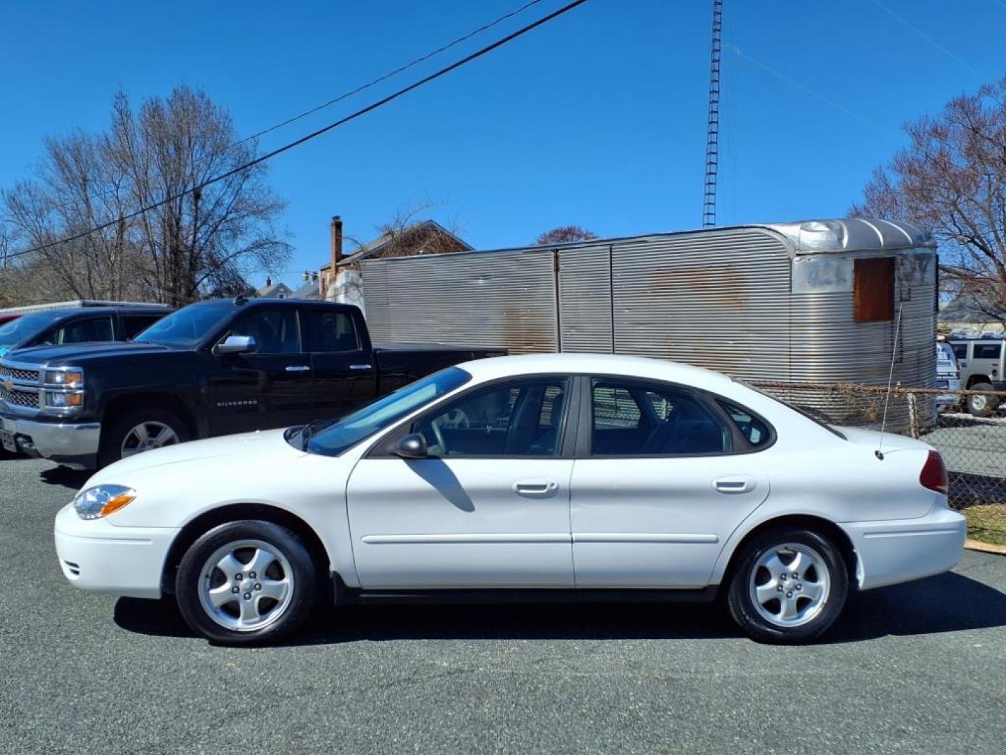 2004 White Ford Taurus SE (1FAFP53234G) with an 3.0L 6 Cylinder Fuel Injected engine, Automatic transmission, located at 50 Eastern Blvd., Essex, MD, 21221, (410) 686-3444, 39.304367, -76.484947 - Photo#1
