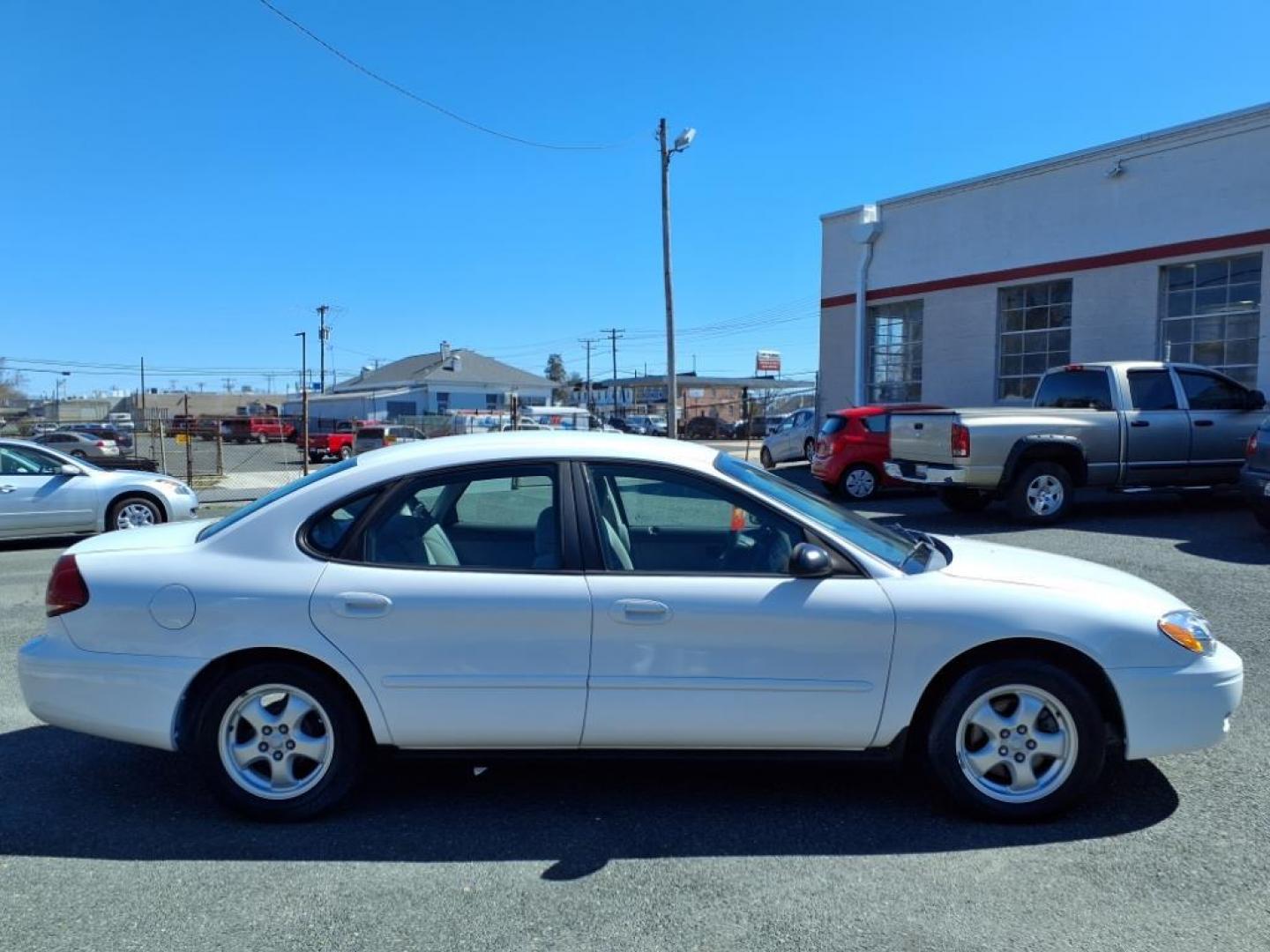 2004 White Ford Taurus SE (1FAFP53234G) with an 3.0L 6 Cylinder Fuel Injected engine, Automatic transmission, located at 50 Eastern Blvd., Essex, MD, 21221, (410) 686-3444, 39.304367, -76.484947 - Photo#5
