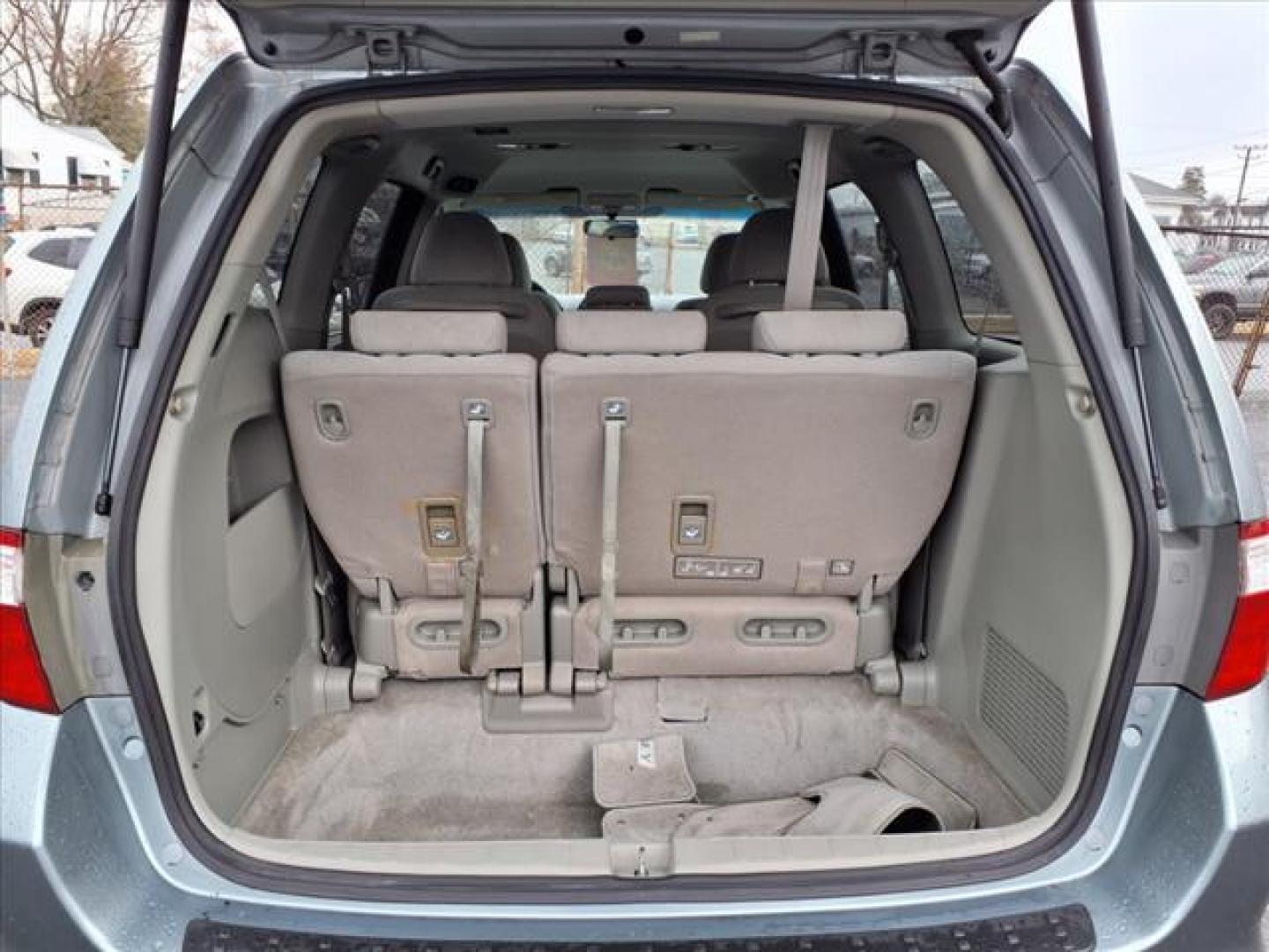 2007 Ocean Mist Metallic Honda Odyssey EX (5FNRL38477B) with an 3.5L 6 Cylinder Sequential-Port F.I. engine, Automatic transmission, located at 50 Eastern Blvd., Essex, MD, 21221, (410) 686-3444, 39.304367, -76.484947 - Photo#4