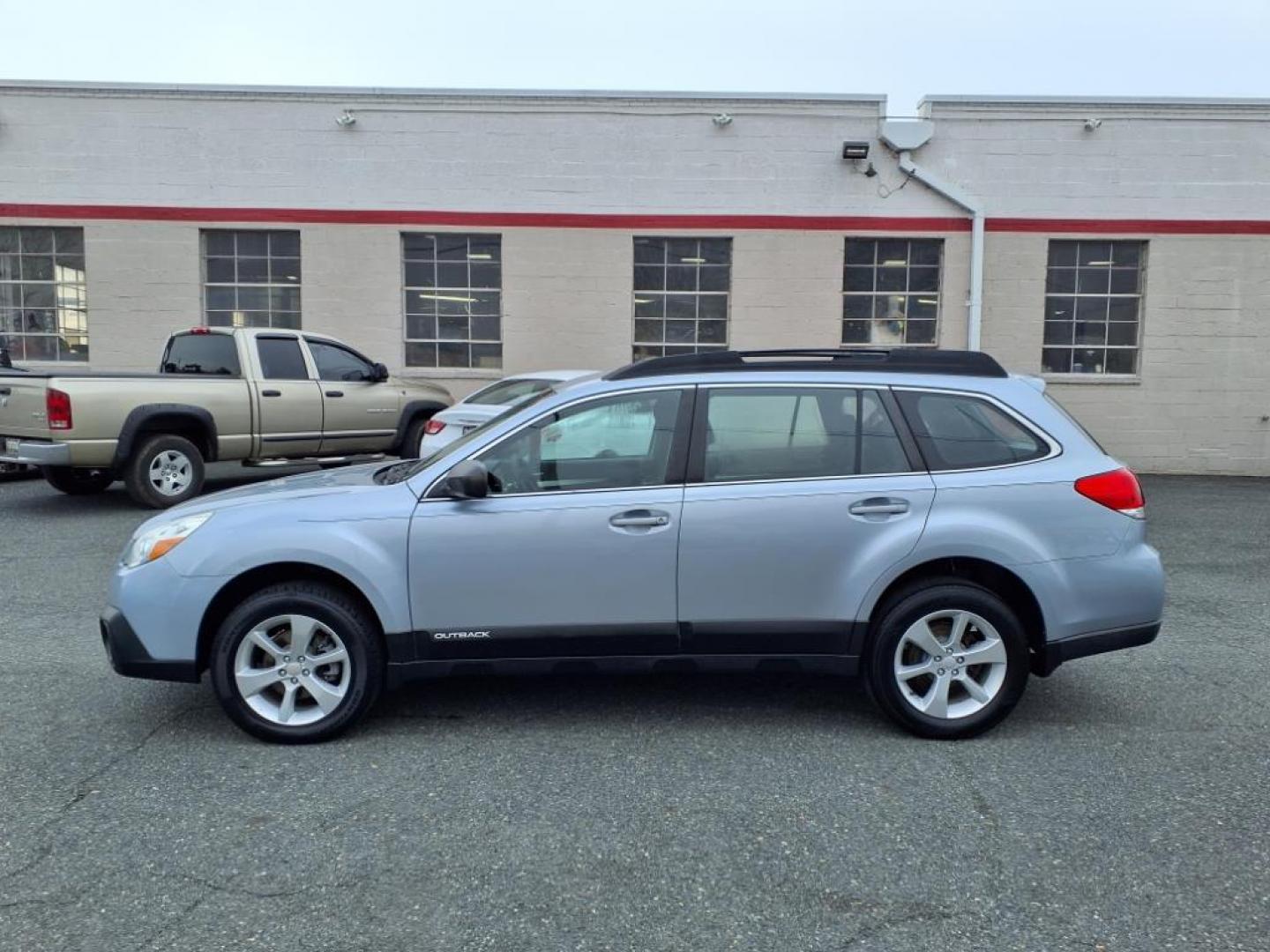 2014 Ice Silver Metallic Subaru Outback 2.5i (4S4BRBAC0E3) with an 2.5L 4 Cylinder Sequential-Port F.I. engine, AT4X4 transmission, located at 50 Eastern Blvd., Essex, MD, 21221, (410) 686-3444, 39.304367, -76.484947 - Photo#1