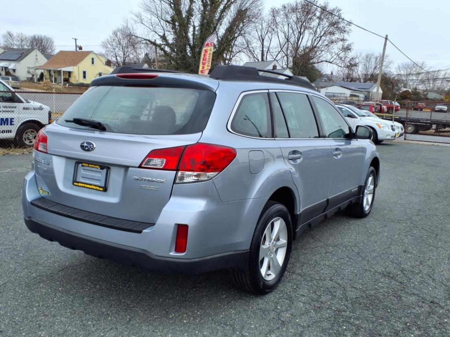 2014 Ice Silver Metallic Subaru Outback 2.5i (4S4BRBAC0E3) with an 2.5L 4 Cylinder Sequential-Port F.I. engine, AT4X4 transmission, located at 50 Eastern Blvd., Essex, MD, 21221, (410) 686-3444, 39.304367, -76.484947 - Photo#5