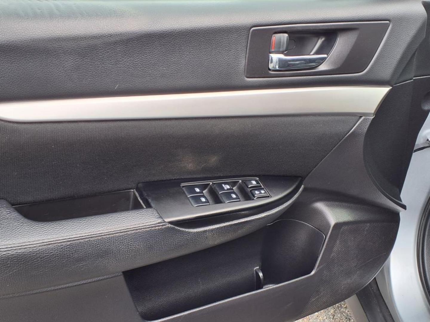 2014 Ice Silver Metallic Subaru Outback 2.5i (4S4BRBAC0E3) with an 2.5L 4 Cylinder Sequential-Port F.I. engine, AT4X4 transmission, located at 50 Eastern Blvd., Essex, MD, 21221, (410) 686-3444, 39.304367, -76.484947 - Photo#10
