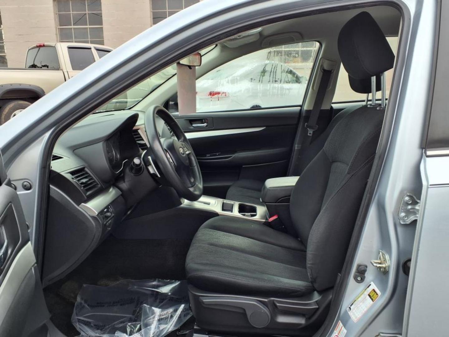 2014 Ice Silver Metallic Subaru Outback 2.5i (4S4BRBAC0E3) with an 2.5L 4 Cylinder Sequential-Port F.I. engine, AT4X4 transmission, located at 50 Eastern Blvd., Essex, MD, 21221, (410) 686-3444, 39.304367, -76.484947 - Photo#12