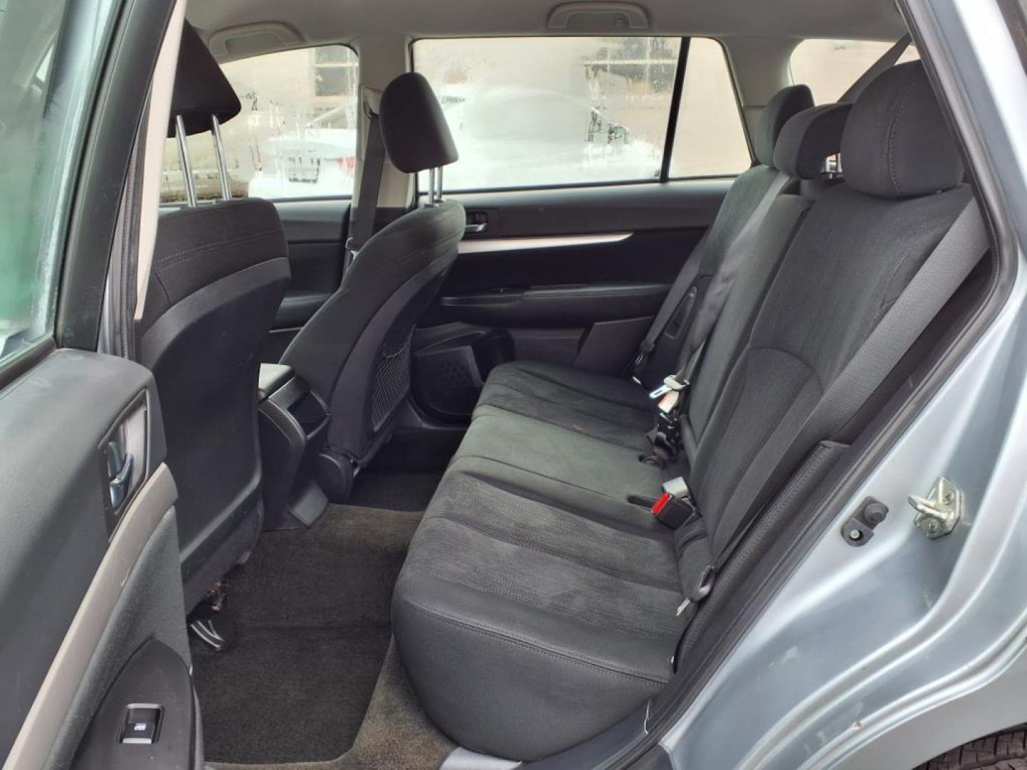 2014 Ice Silver Metallic Subaru Outback 2.5i (4S4BRBAC0E3) with an 2.5L 4 Cylinder Sequential-Port F.I. engine, AT4X4 transmission, located at 50 Eastern Blvd., Essex, MD, 21221, (410) 686-3444, 39.304367, -76.484947 - Photo#13