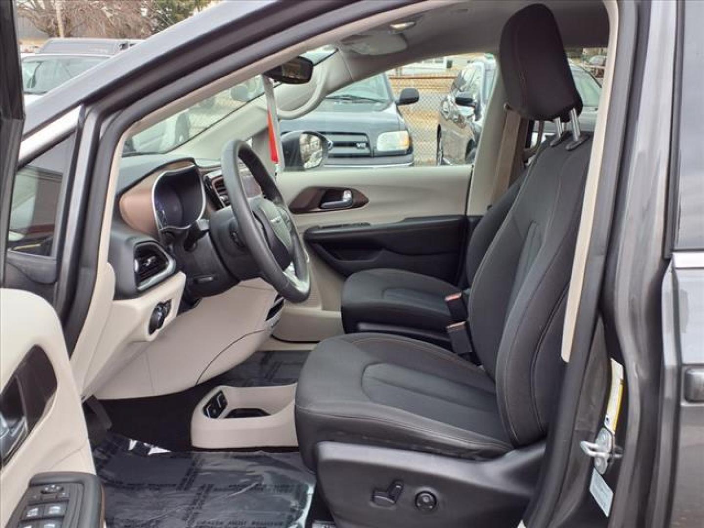 2017 Granite Crystal Metallic Clear Coat Chrysler Pacifica Touring (2C4RC1DG1HR) with an 3.6L 6 Cylinder Sequential-Port F.I. engine, Automatic transmission, located at 50 Eastern Blvd., Essex, MD, 21221, (410) 686-3444, 39.304367, -76.484947 - Photo#13