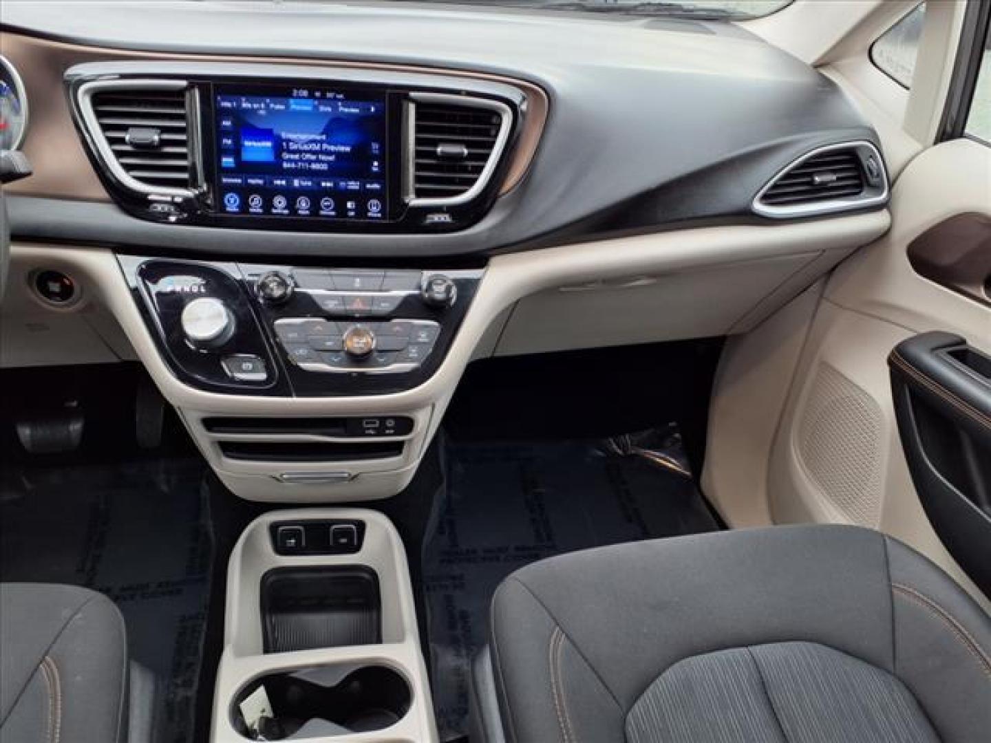 2017 Granite Crystal Metallic Clear Coat Chrysler Pacifica Touring (2C4RC1DG1HR) with an 3.6L 6 Cylinder Sequential-Port F.I. engine, Automatic transmission, located at 50 Eastern Blvd., Essex, MD, 21221, (410) 686-3444, 39.304367, -76.484947 - Photo#17