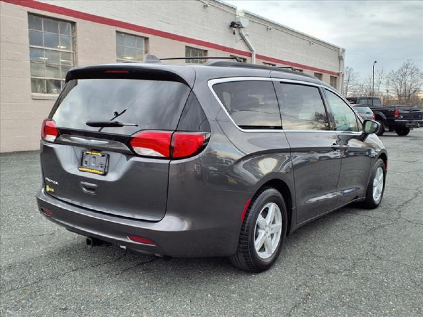 2017 Granite Crystal Metallic Clear Coat Chrysler Pacifica Touring (2C4RC1DG1HR) with an 3.6L 6 Cylinder Sequential-Port F.I. engine, Automatic transmission, located at 50 Eastern Blvd., Essex, MD, 21221, (410) 686-3444, 39.304367, -76.484947 - Photo#6