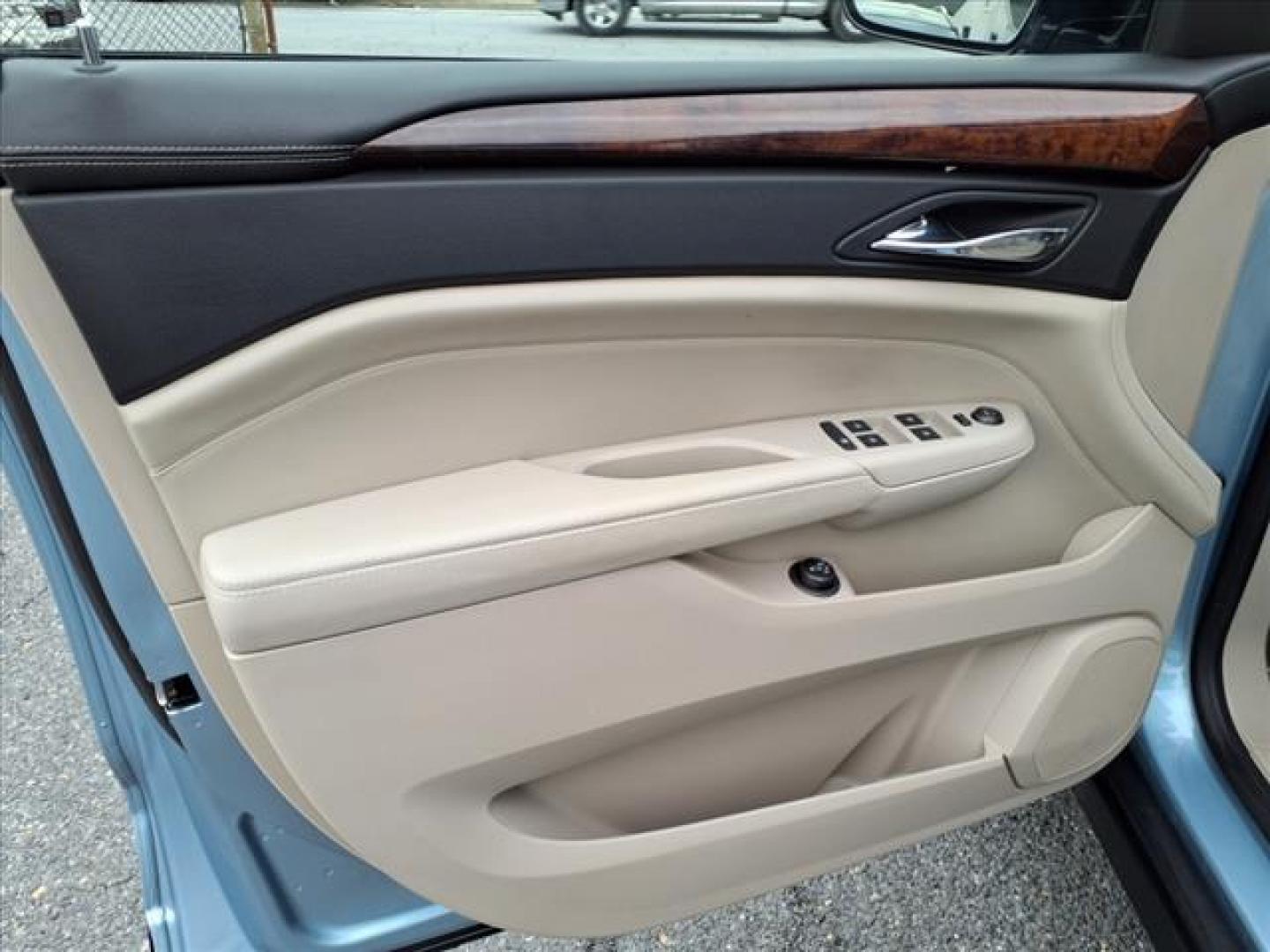 2011 Blue Frost Metallic Cadillac SRX Luxury Collection (3GYFNAEYXBS) with an 3.0L 6 Cylinder Fuel Injected engine, Automatic transmission, located at 50 Eastern Blvd., Essex, MD, 21221, (410) 686-3444, 39.304367, -76.484947 - Photo#9