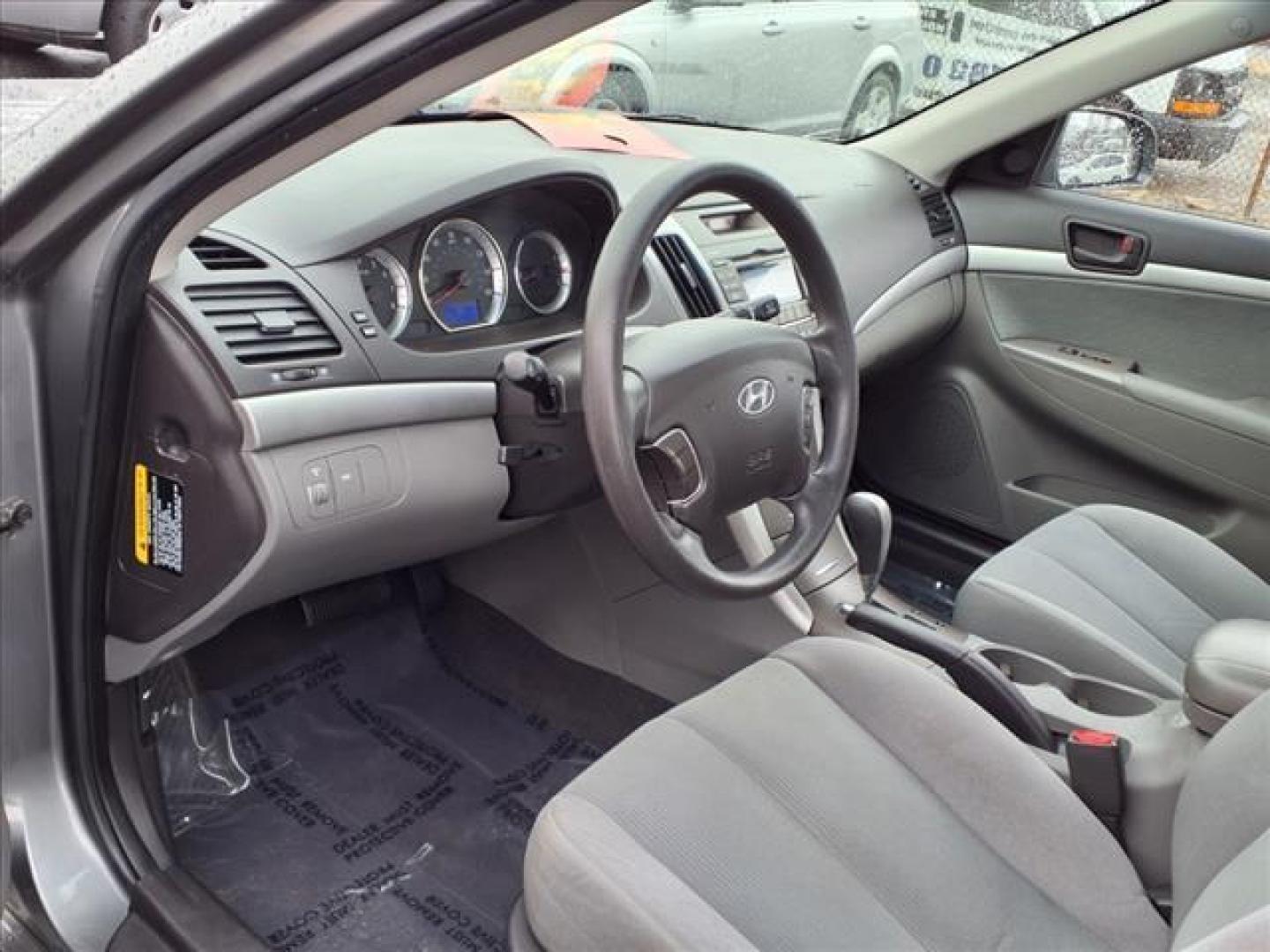 2009 Slate Blue Hyundai SONATA GLS (5NPET46C09H) with an 2.4L 2.4L I4 175hp 168ft. lbs. Fuel Injected engine, 5-Speed Shiftable Automatic transmission, located at 50 Eastern Blvd., Essex, MD, 21221, (410) 686-3444, 39.304367, -76.484947 - Photo#10