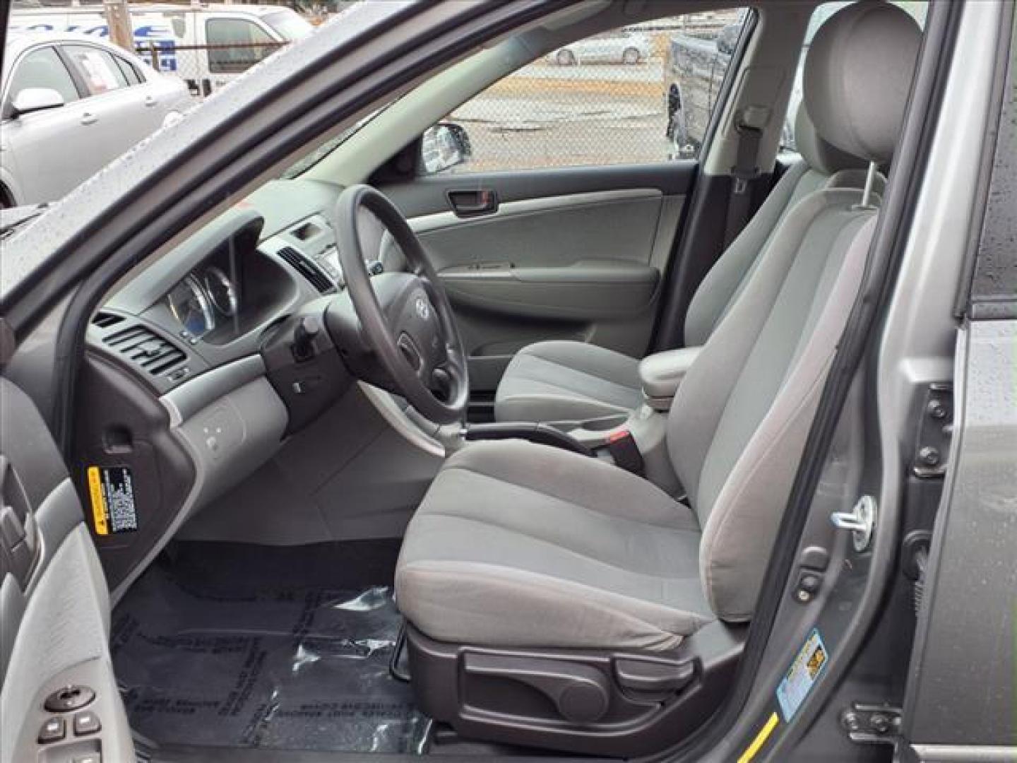 2009 Slate Blue Hyundai SONATA GLS (5NPET46C09H) with an 2.4L 2.4L I4 175hp 168ft. lbs. Fuel Injected engine, 5-Speed Shiftable Automatic transmission, located at 50 Eastern Blvd., Essex, MD, 21221, (410) 686-3444, 39.304367, -76.484947 - Photo#11