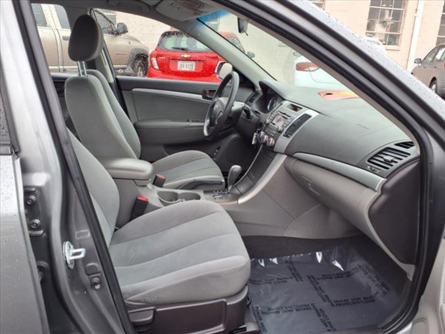2009 Slate Blue Hyundai SONATA GLS (5NPET46C09H) with an 2.4L 2.4L I4 175hp 168ft. lbs. Fuel Injected engine, 5-Speed Shiftable Automatic transmission, located at 50 Eastern Blvd., Essex, MD, 21221, (410) 686-3444, 39.304367, -76.484947 - Photo#16