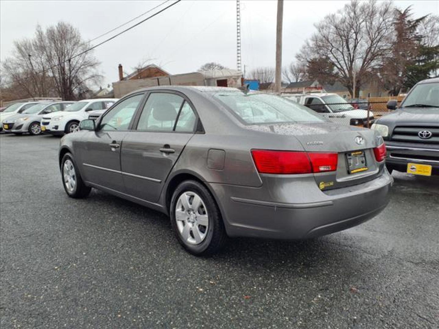 2009 Slate Blue Hyundai SONATA GLS (5NPET46C09H) with an 2.4L 2.4L I4 175hp 168ft. lbs. Fuel Injected engine, 5-Speed Shiftable Automatic transmission, located at 50 Eastern Blvd., Essex, MD, 21221, (410) 686-3444, 39.304367, -76.484947 - Photo#2