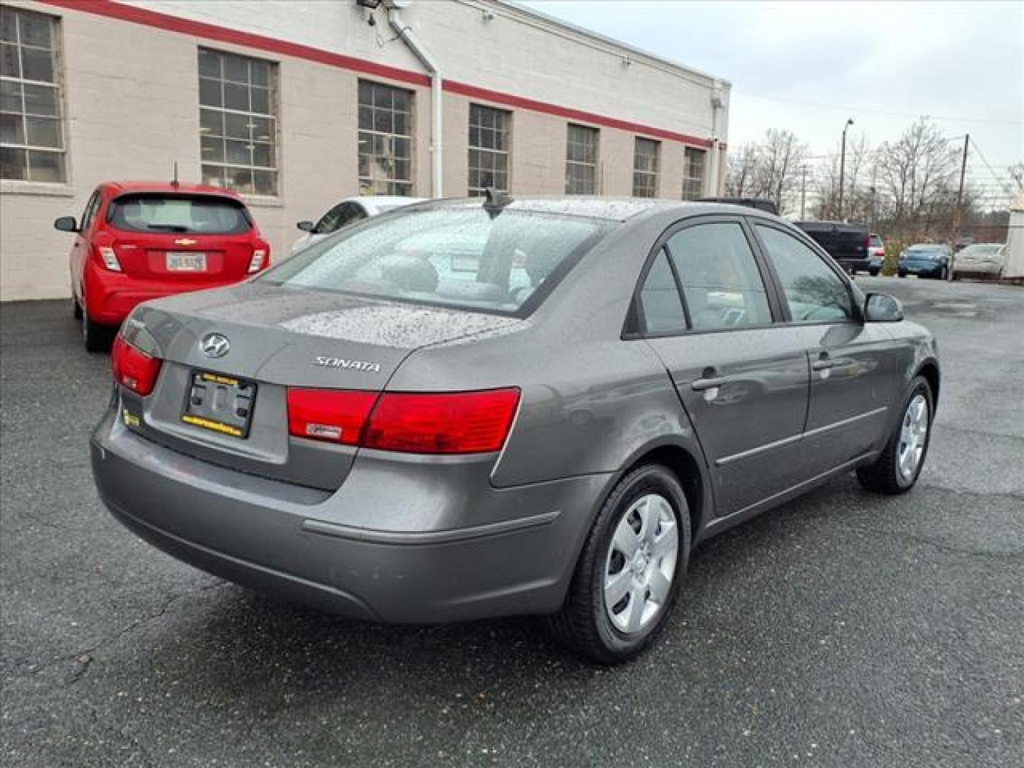 2009 Slate Blue Hyundai SONATA GLS (5NPET46C09H) with an 2.4L 2.4L I4 175hp 168ft. lbs. Fuel Injected engine, 5-Speed Shiftable Automatic transmission, located at 50 Eastern Blvd., Essex, MD, 21221, (410) 686-3444, 39.304367, -76.484947 - Photo#4