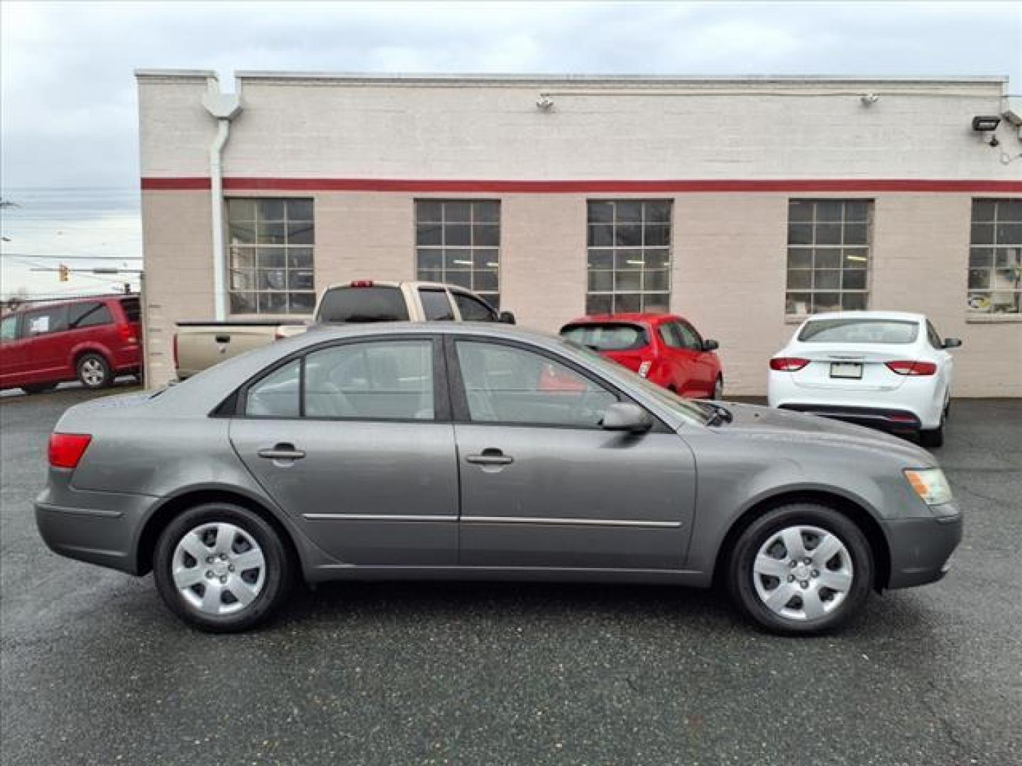 2009 Slate Blue Hyundai SONATA GLS (5NPET46C09H) with an 2.4L 2.4L I4 175hp 168ft. lbs. Fuel Injected engine, 5-Speed Shiftable Automatic transmission, located at 50 Eastern Blvd., Essex, MD, 21221, (410) 686-3444, 39.304367, -76.484947 - Photo#5