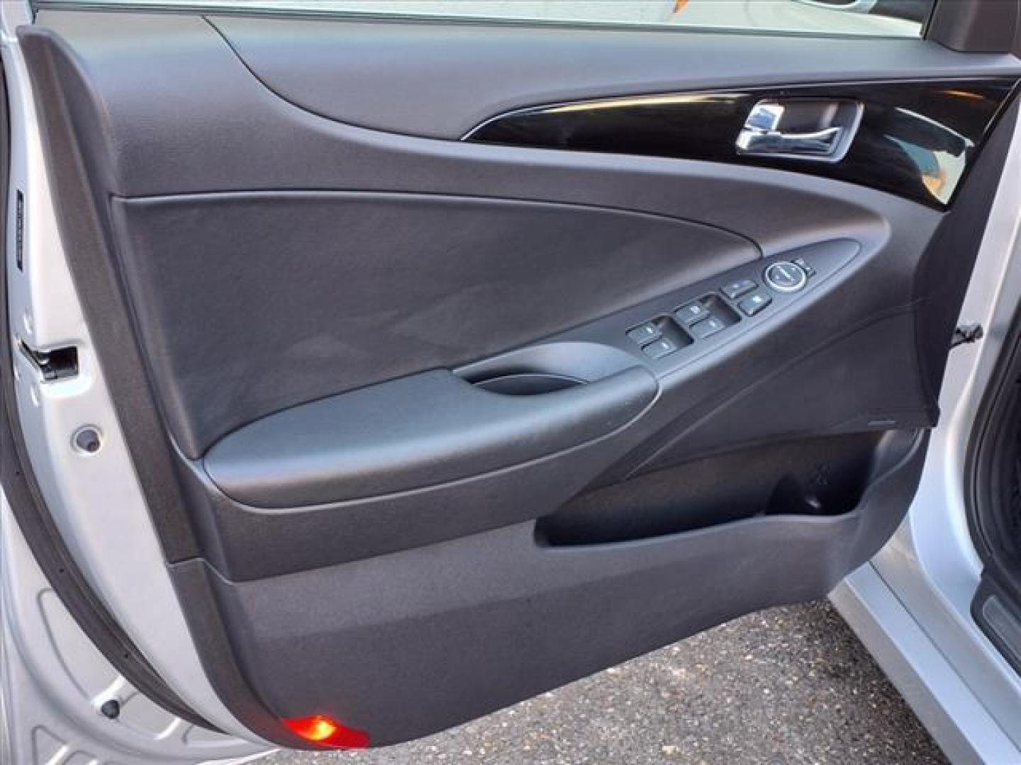 2012 Silver Hyundai SONATA Limited (5NPEC4AC8CH) with an 2.4L 2.4L I4 198hp 184ft. lbs. Fuel Injected engine, 6-Speed Shiftable Automatic transmission, located at 50 Eastern Blvd., Essex, MD, 21221, (410) 686-3444, 39.304367, -76.484947 - Photo#9