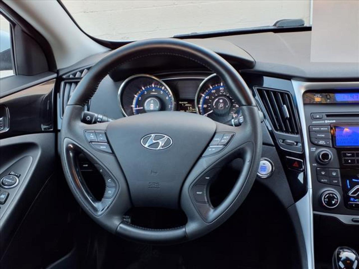 2012 Silver Hyundai SONATA Limited (5NPEC4AC8CH) with an 2.4L 2.4L I4 198hp 184ft. lbs. Fuel Injected engine, 6-Speed Shiftable Automatic transmission, located at 50 Eastern Blvd., Essex, MD, 21221, (410) 686-3444, 39.304367, -76.484947 - Photo#13