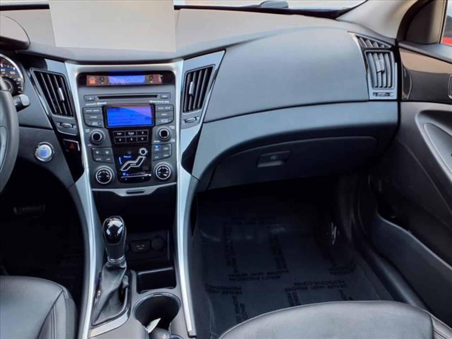 2012 Silver Hyundai SONATA Limited (5NPEC4AC8CH) with an 2.4L 2.4L I4 198hp 184ft. lbs. Fuel Injected engine, 6-Speed Shiftable Automatic transmission, located at 50 Eastern Blvd., Essex, MD, 21221, (410) 686-3444, 39.304367, -76.484947 - Photo#15