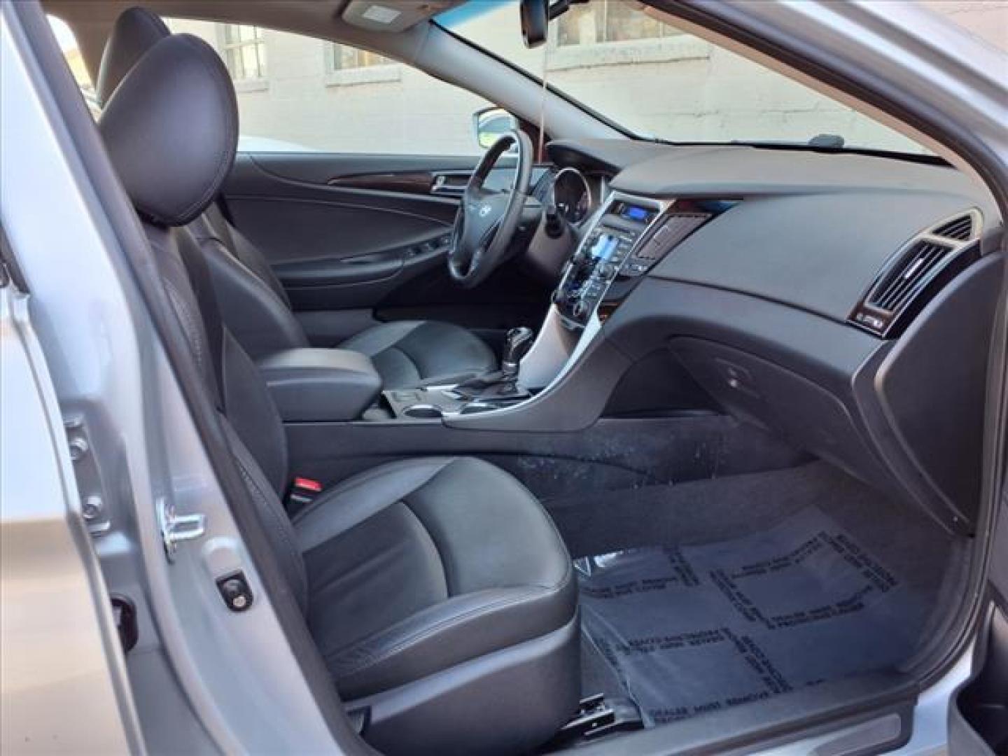 2012 Silver Hyundai SONATA Limited (5NPEC4AC8CH) with an 2.4L 2.4L I4 198hp 184ft. lbs. Fuel Injected engine, 6-Speed Shiftable Automatic transmission, located at 50 Eastern Blvd., Essex, MD, 21221, (410) 686-3444, 39.304367, -76.484947 - Photo#17