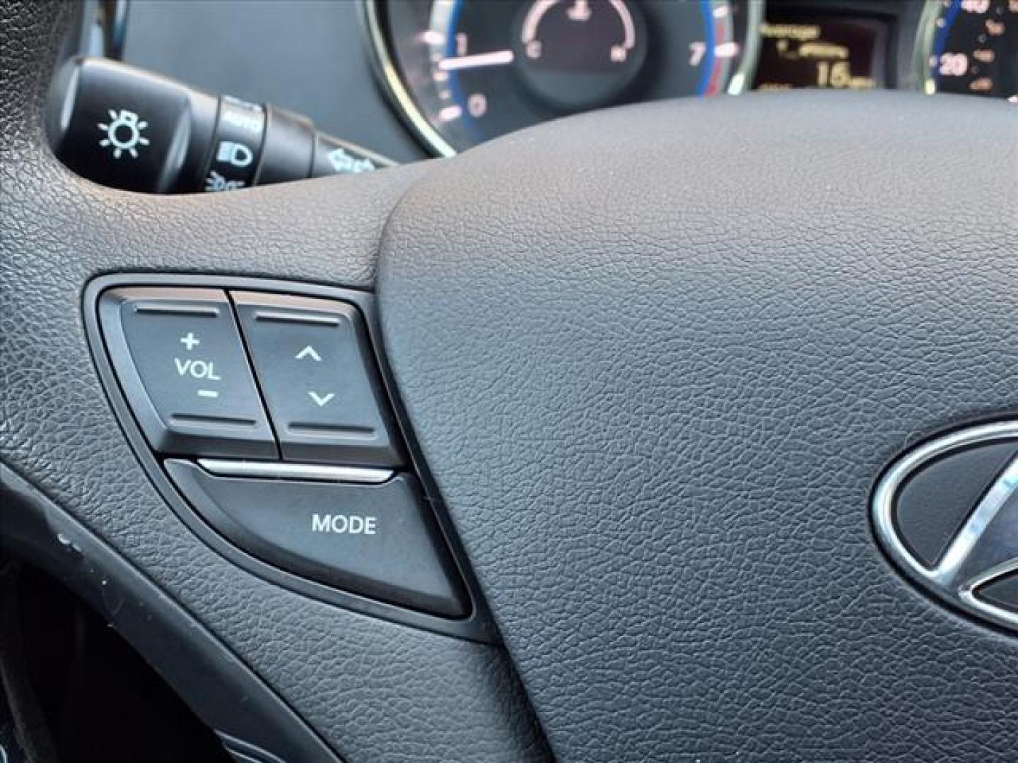 2012 Silver Hyundai SONATA Limited (5NPEC4AC8CH) with an 2.4L 2.4L I4 198hp 184ft. lbs. Fuel Injected engine, 6-Speed Shiftable Automatic transmission, located at 50 Eastern Blvd., Essex, MD, 21221, (410) 686-3444, 39.304367, -76.484947 - Photo#22