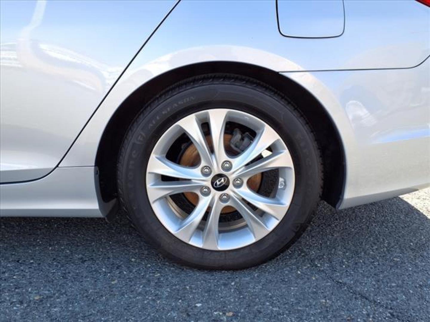 2012 Silver Hyundai SONATA Limited (5NPEC4AC8CH) with an 2.4L 2.4L I4 198hp 184ft. lbs. Fuel Injected engine, 6-Speed Shiftable Automatic transmission, located at 50 Eastern Blvd., Essex, MD, 21221, (410) 686-3444, 39.304367, -76.484947 - Photo#8