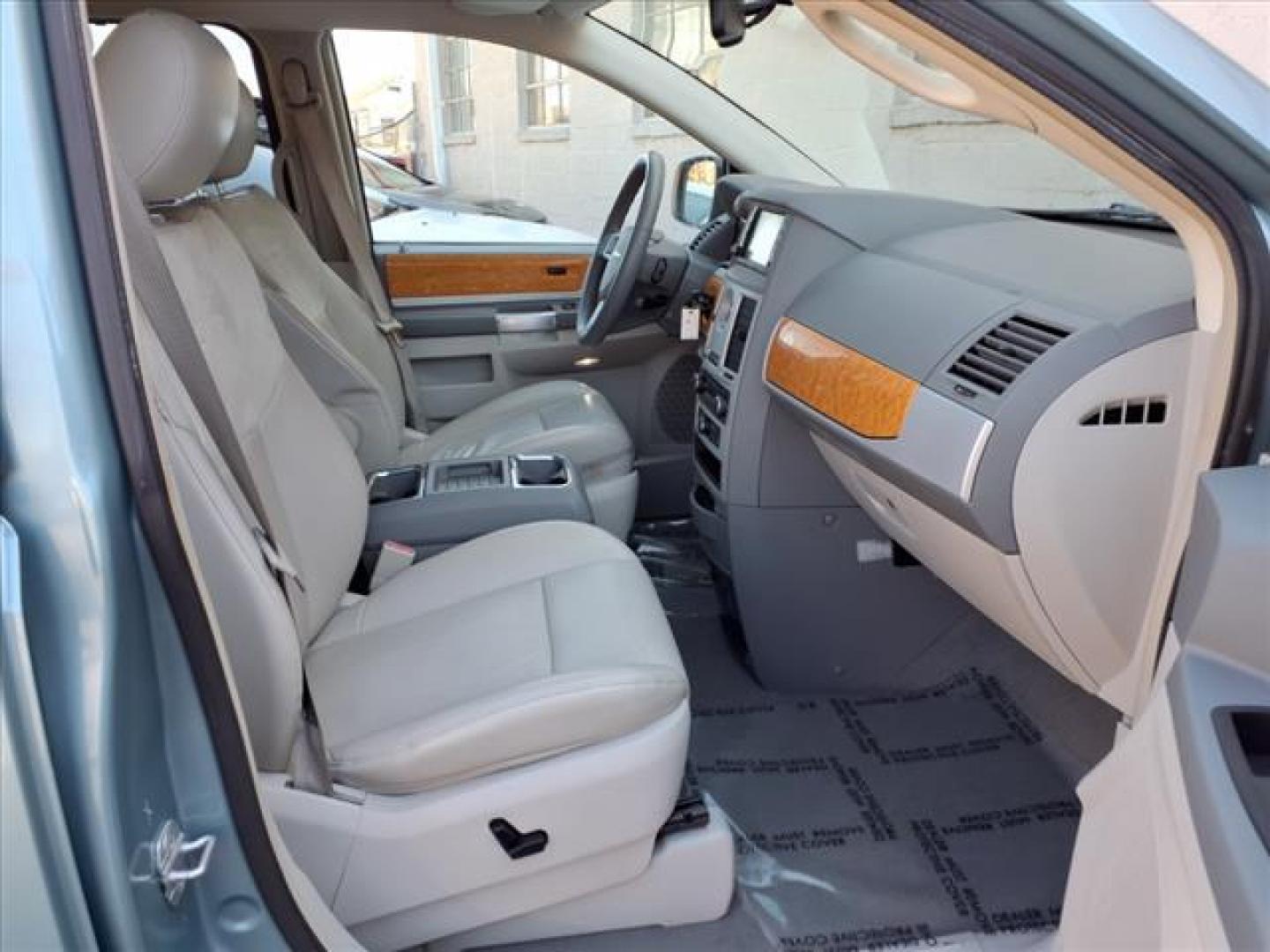 2008 Blue Chrysler Town and Country Limited (2A8HR64X68R) with an 4.0L 6 Cylinder Fuel Injected engine, Automatic transmission, located at 50 Eastern Blvd., Essex, MD, 21221, (410) 686-3444, 39.304367, -76.484947 - Photo#14