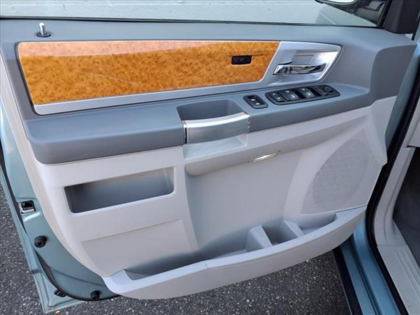 2008 Blue Chrysler Town and Country Limited (2A8HR64X68R) with an 4.0L 6 Cylinder Fuel Injected engine, Automatic transmission, located at 50 Eastern Blvd., Essex, MD, 21221, (410) 686-3444, 39.304367, -76.484947 - Photo#7