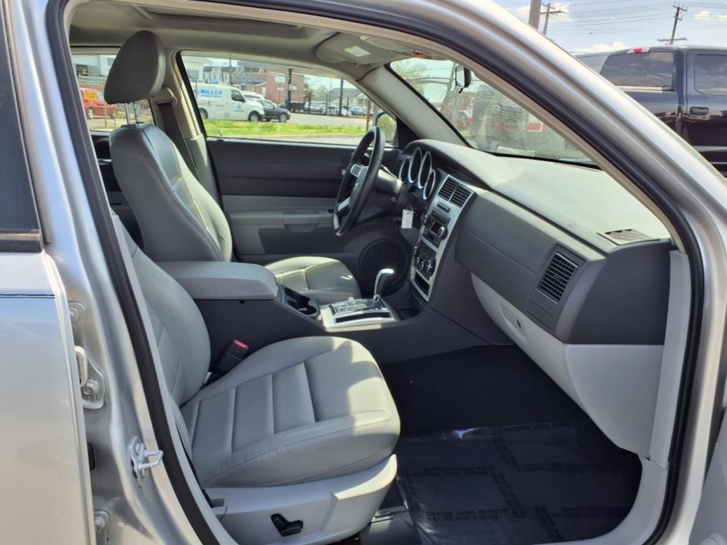 2007 Bright Silver Metallic Clearcoat Dodge Charger RT (2B3KA53H77H) with an 5.7L 5.7L V8 overhead valve 16V Sequential-Port F.I. engine, 5-Speed Shiftable Automatic transmission, located at 50 Eastern Blvd., Essex, MD, 21221, (410) 686-3444, 39.304367, -76.484947 - Photo#17