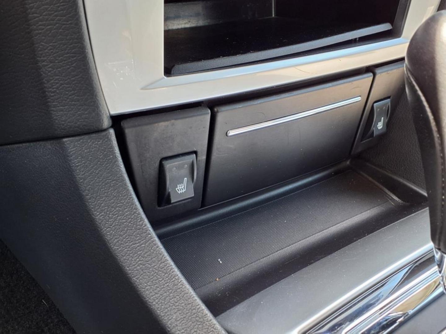 2007 Bright Silver Metallic Clearcoat Dodge Charger RT (2B3KA53H77H) with an 5.7L 5.7L V8 overhead valve 16V Sequential-Port F.I. engine, 5-Speed Shiftable Automatic transmission, located at 50 Eastern Blvd., Essex, MD, 21221, (410) 686-3444, 39.304367, -76.484947 - Photo#18