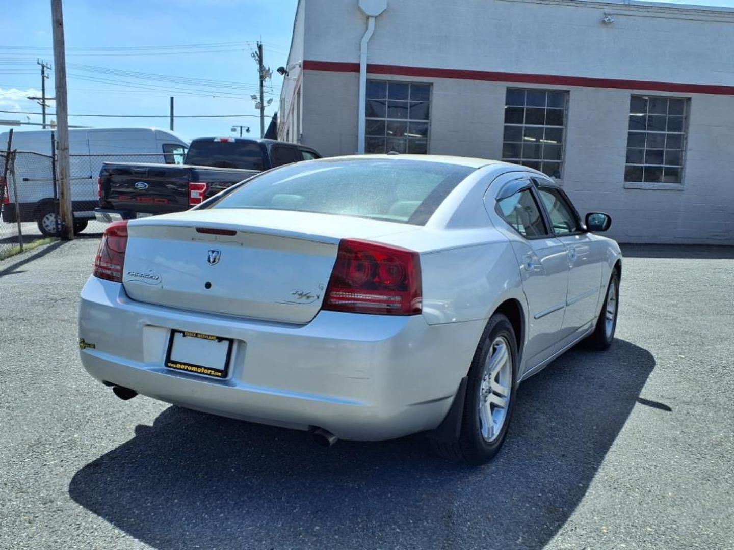 2007 Bright Silver Metallic Clearcoat Dodge Charger RT (2B3KA53H77H) with an 5.7L 5.7L V8 overhead valve 16V Sequential-Port F.I. engine, 5-Speed Shiftable Automatic transmission, located at 50 Eastern Blvd., Essex, MD, 21221, (410) 686-3444, 39.304367, -76.484947 - Photo#4