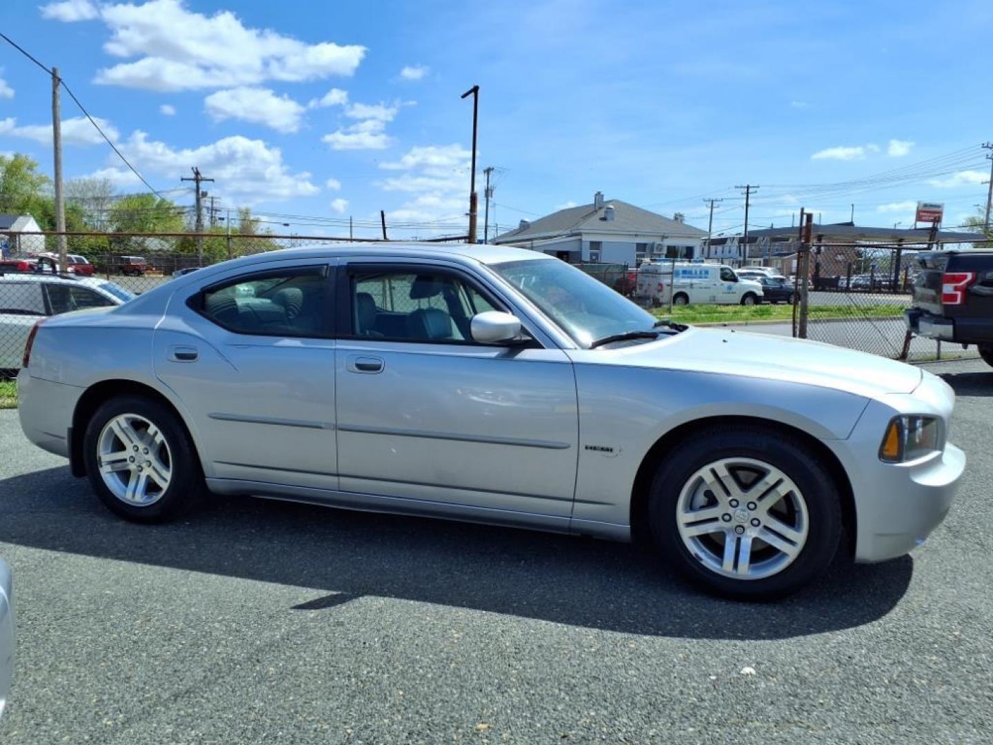 2007 Bright Silver Metallic Clearcoat Dodge Charger RT (2B3KA53H77H) with an 5.7L 5.7L V8 overhead valve 16V Sequential-Port F.I. engine, 5-Speed Shiftable Automatic transmission, located at 50 Eastern Blvd., Essex, MD, 21221, (410) 686-3444, 39.304367, -76.484947 - Photo#5