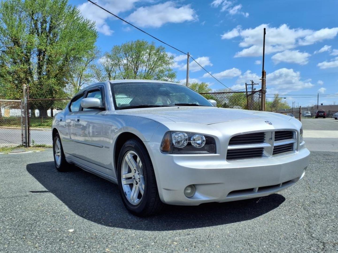 2007 Bright Silver Metallic Clearcoat Dodge Charger RT (2B3KA53H77H) with an 5.7L 5.7L V8 overhead valve 16V Sequential-Port F.I. engine, 5-Speed Shiftable Automatic transmission, located at 50 Eastern Blvd., Essex, MD, 21221, (410) 686-3444, 39.304367, -76.484947 - Photo#6