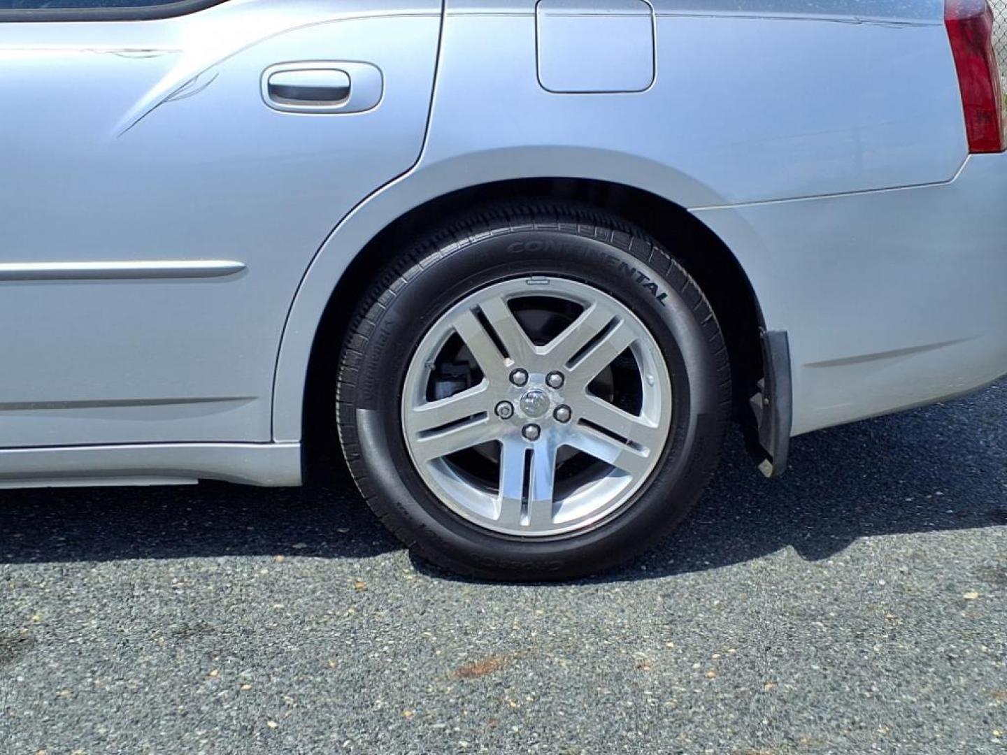 2007 Bright Silver Metallic Clearcoat Dodge Charger RT (2B3KA53H77H) with an 5.7L 5.7L V8 overhead valve 16V Sequential-Port F.I. engine, 5-Speed Shiftable Automatic transmission, located at 50 Eastern Blvd., Essex, MD, 21221, (410) 686-3444, 39.304367, -76.484947 - Photo#8