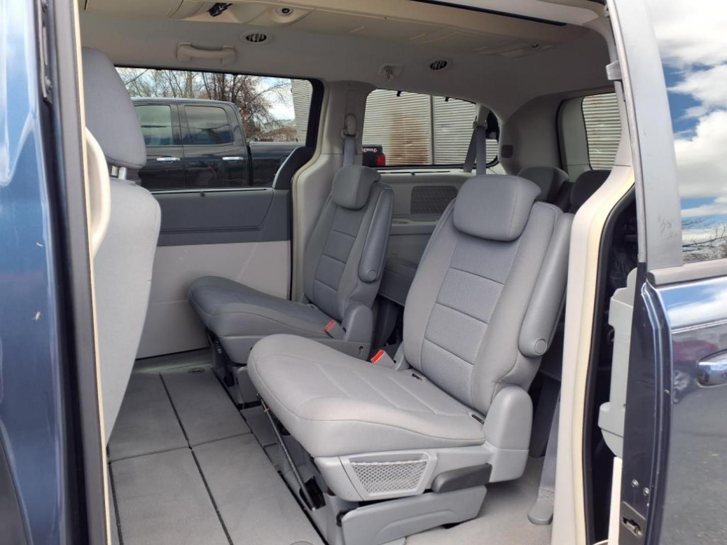 2008 Modern Blue Pearlcoat Dodge Grand Caravan SXT (1D8HN54P88B) with an 3.8L 6 Cylinder Sequential-Port F.I. engine, Automatic transmission, located at 50 Eastern Blvd., Essex, MD, 21221, (410) 686-3444, 39.304367, -76.484947 - Photo#13