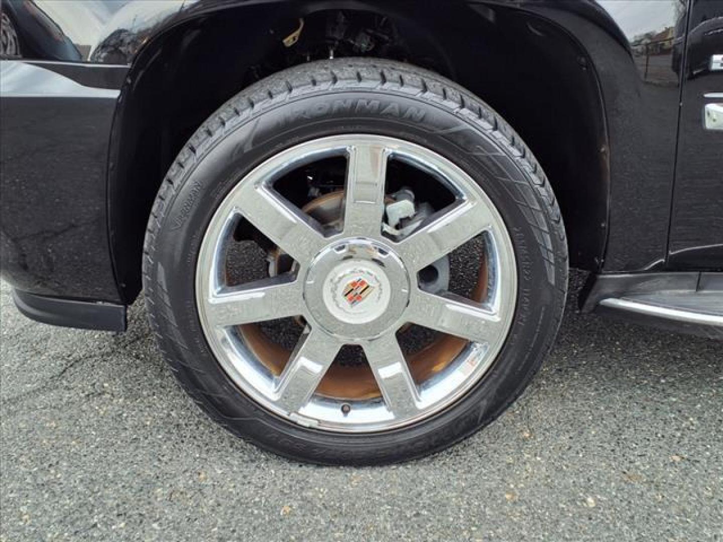 2013 Black Raven Cadillac Escalade ESV Luxury (1GYS4HEF0DR) with an 6.2L 8 Cylinder Sequential-Port F.I. engine, ATAWD transmission, located at 50 Eastern Blvd., Essex, MD, 21221, (410) 686-3444, 39.304367, -76.484947 - Photo#9