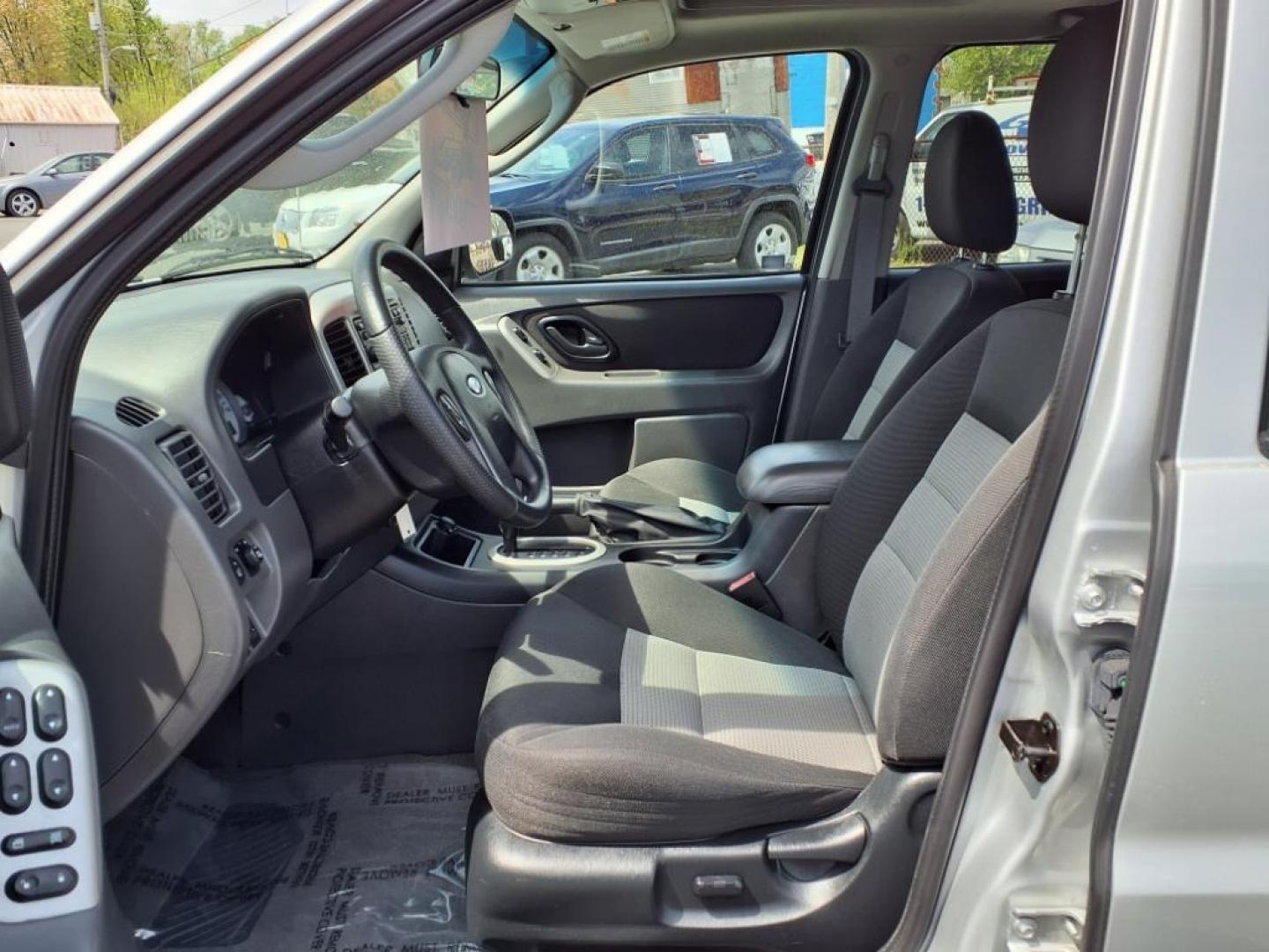 2007 Silver Metallic Clearcoat Ford Escape XLT (1FMYU93137K) with an 3.0L 6 Cylinder Fuel Injected engine, ATAWD transmission, located at 50 Eastern Blvd., Essex, MD, 21221, (410) 686-3444, 39.304367, -76.484947 - Photo#12