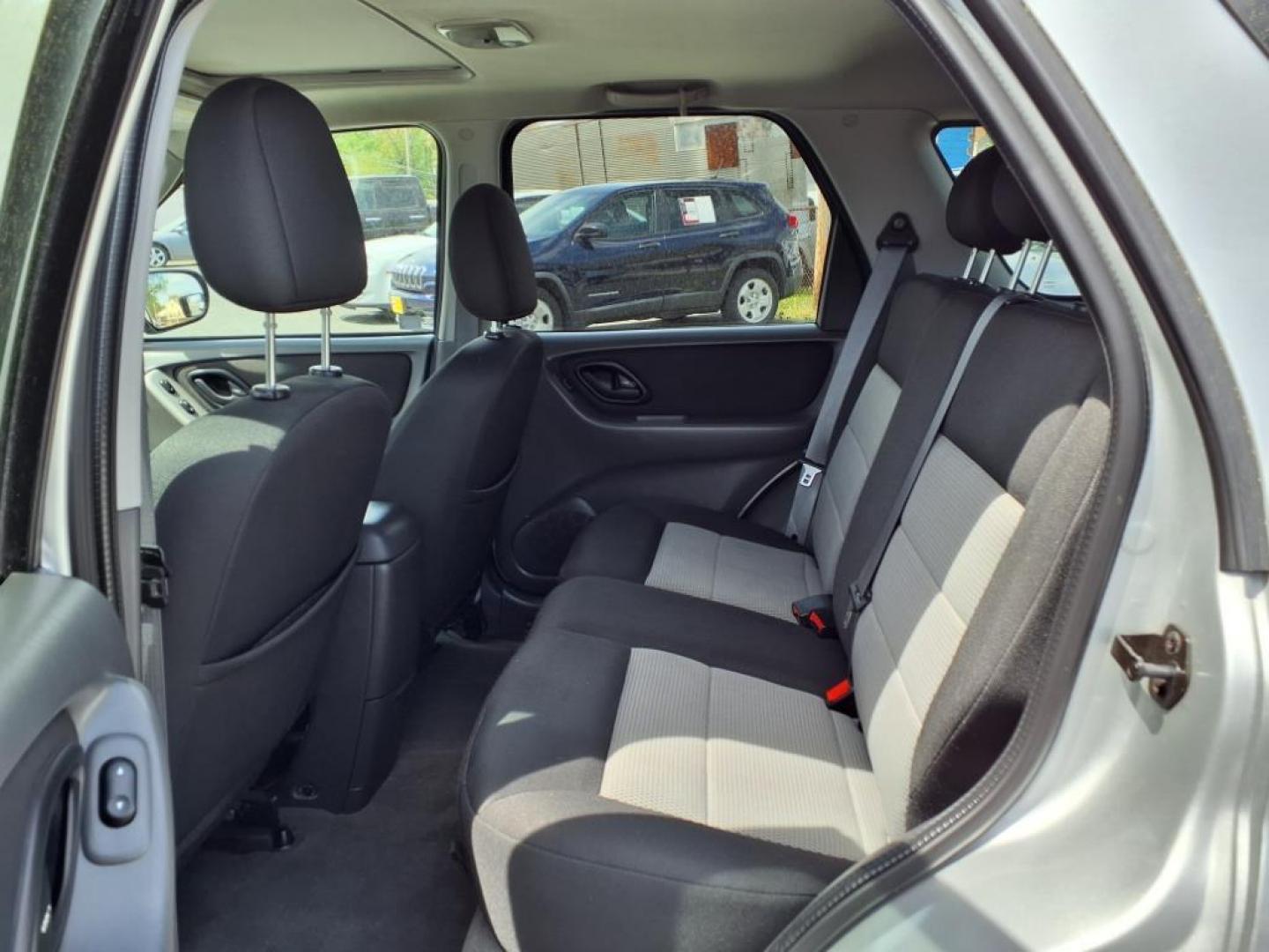 2007 Silver Metallic Clearcoat Ford Escape XLT (1FMYU93137K) with an 3.0L 6 Cylinder Fuel Injected engine, ATAWD transmission, located at 50 Eastern Blvd., Essex, MD, 21221, (410) 686-3444, 39.304367, -76.484947 - Photo#13