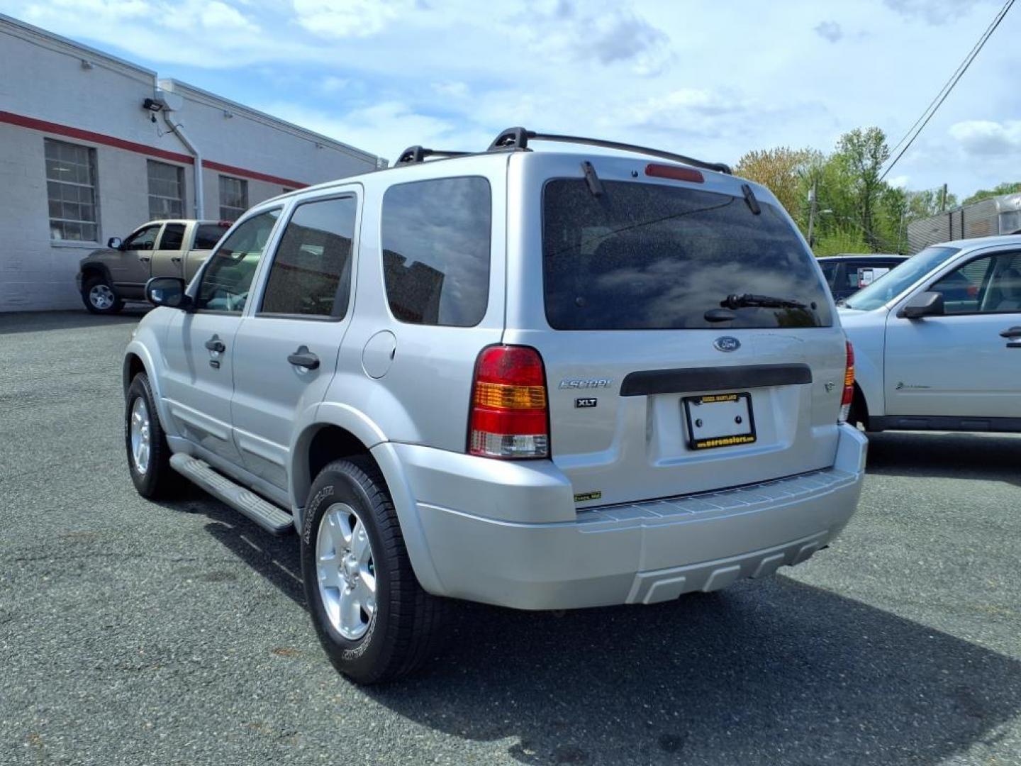 2007 Silver Metallic Clearcoat Ford Escape XLT (1FMYU93137K) with an 3.0L 6 Cylinder Fuel Injected engine, ATAWD transmission, located at 50 Eastern Blvd., Essex, MD, 21221, (410) 686-3444, 39.304367, -76.484947 - Photo#2