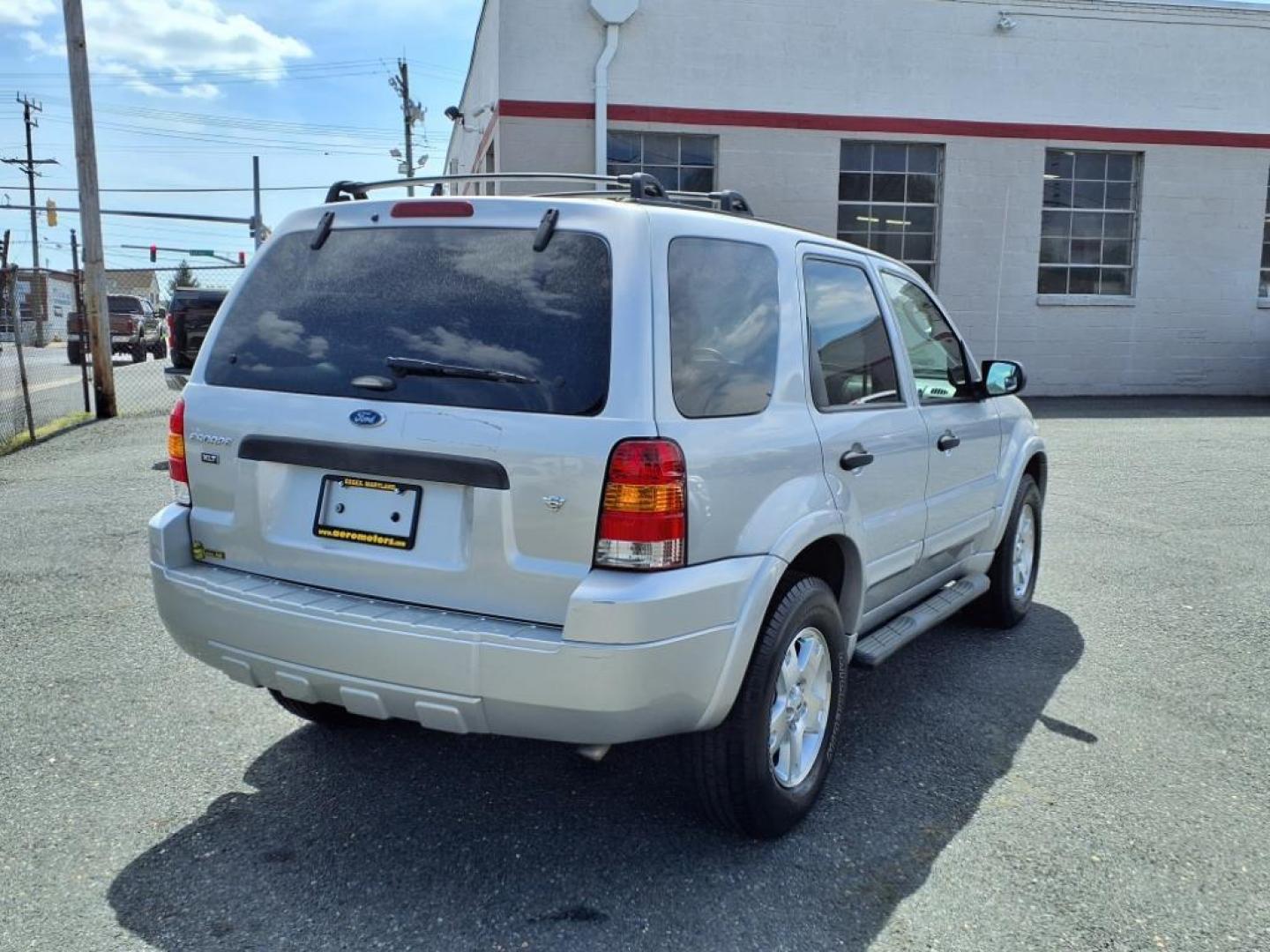 2007 Silver Metallic Clearcoat Ford Escape XLT (1FMYU93137K) with an 3.0L 6 Cylinder Fuel Injected engine, ATAWD transmission, located at 50 Eastern Blvd., Essex, MD, 21221, (410) 686-3444, 39.304367, -76.484947 - Photo#5