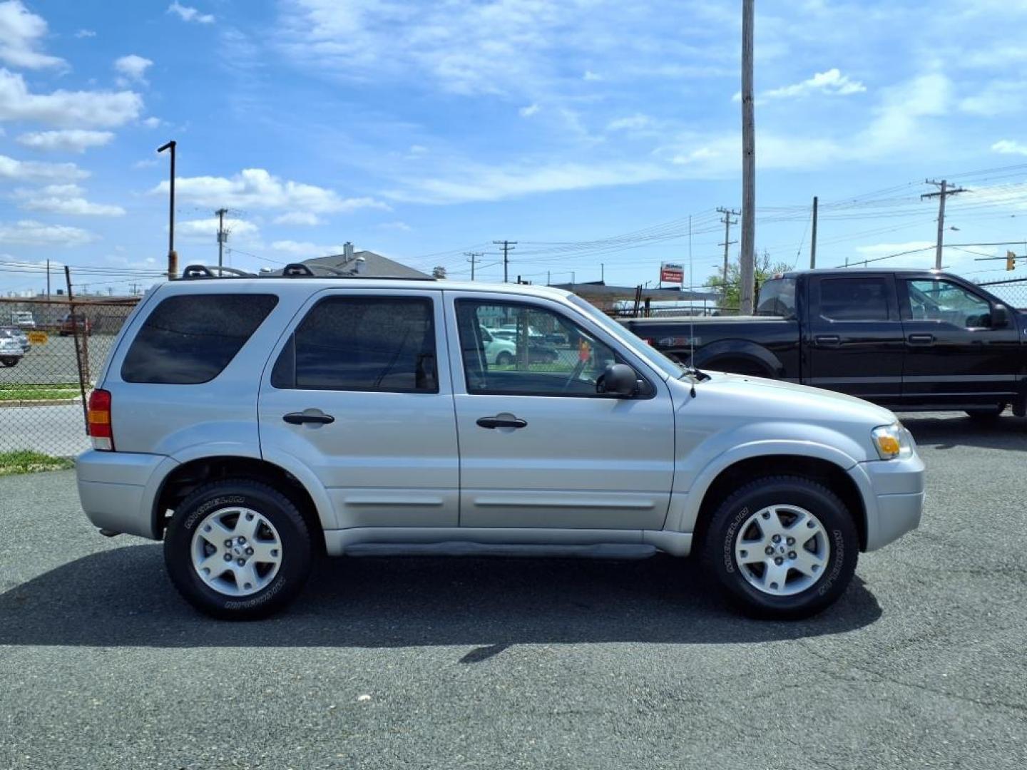 2007 Silver Metallic Clearcoat Ford Escape XLT (1FMYU93137K) with an 3.0L 6 Cylinder Fuel Injected engine, ATAWD transmission, located at 50 Eastern Blvd., Essex, MD, 21221, (410) 686-3444, 39.304367, -76.484947 - Photo#6