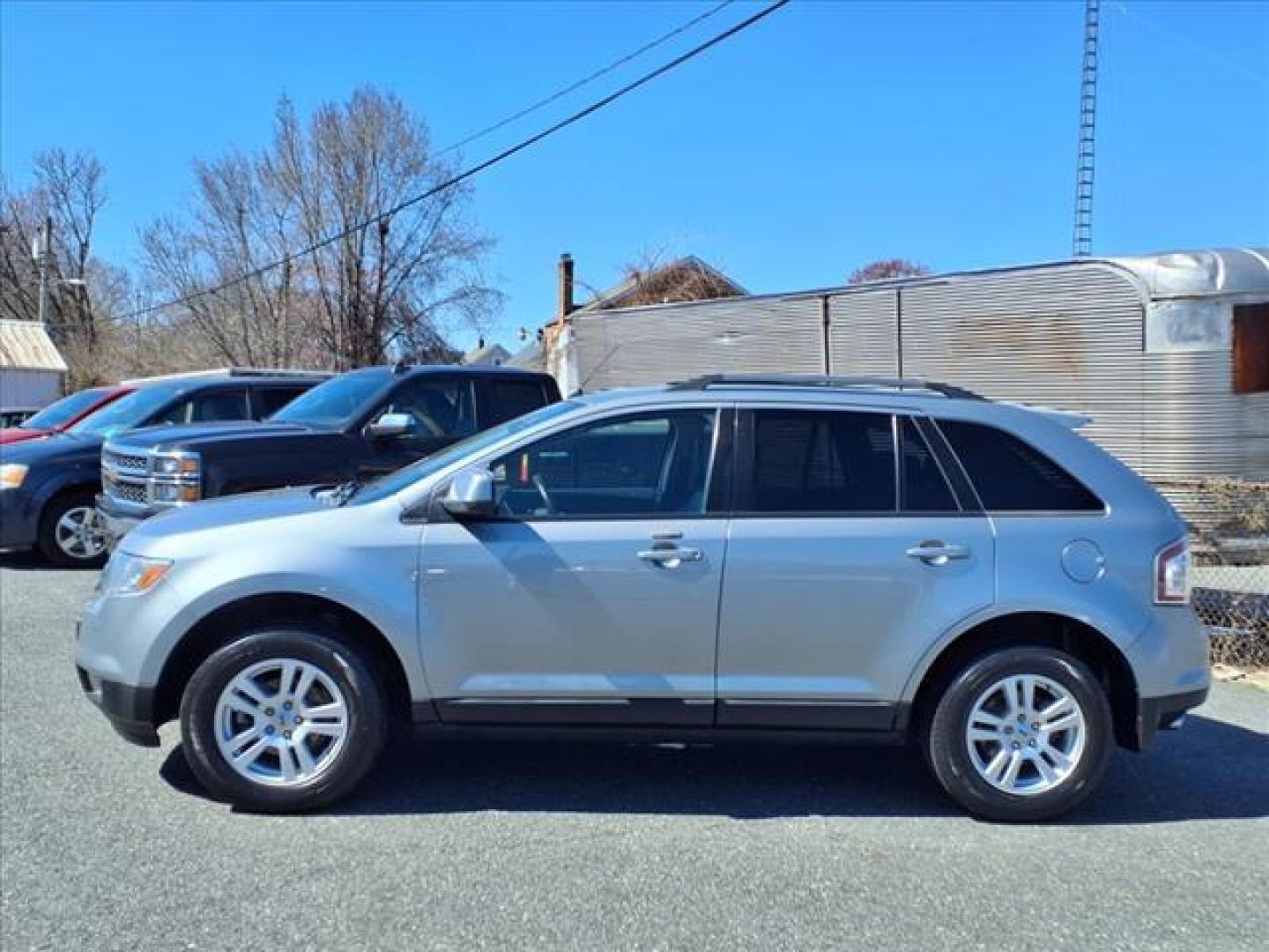 2007 Silver Ford Edge SEL Plus (2FMDK39C17B) with an 3.5L 6 Cylinder Sequential-Port F.I. engine, ATAWD transmission, located at 50 Eastern Blvd., Essex, MD, 21221, (410) 686-3444, 39.304367, -76.484947 - Photo#1