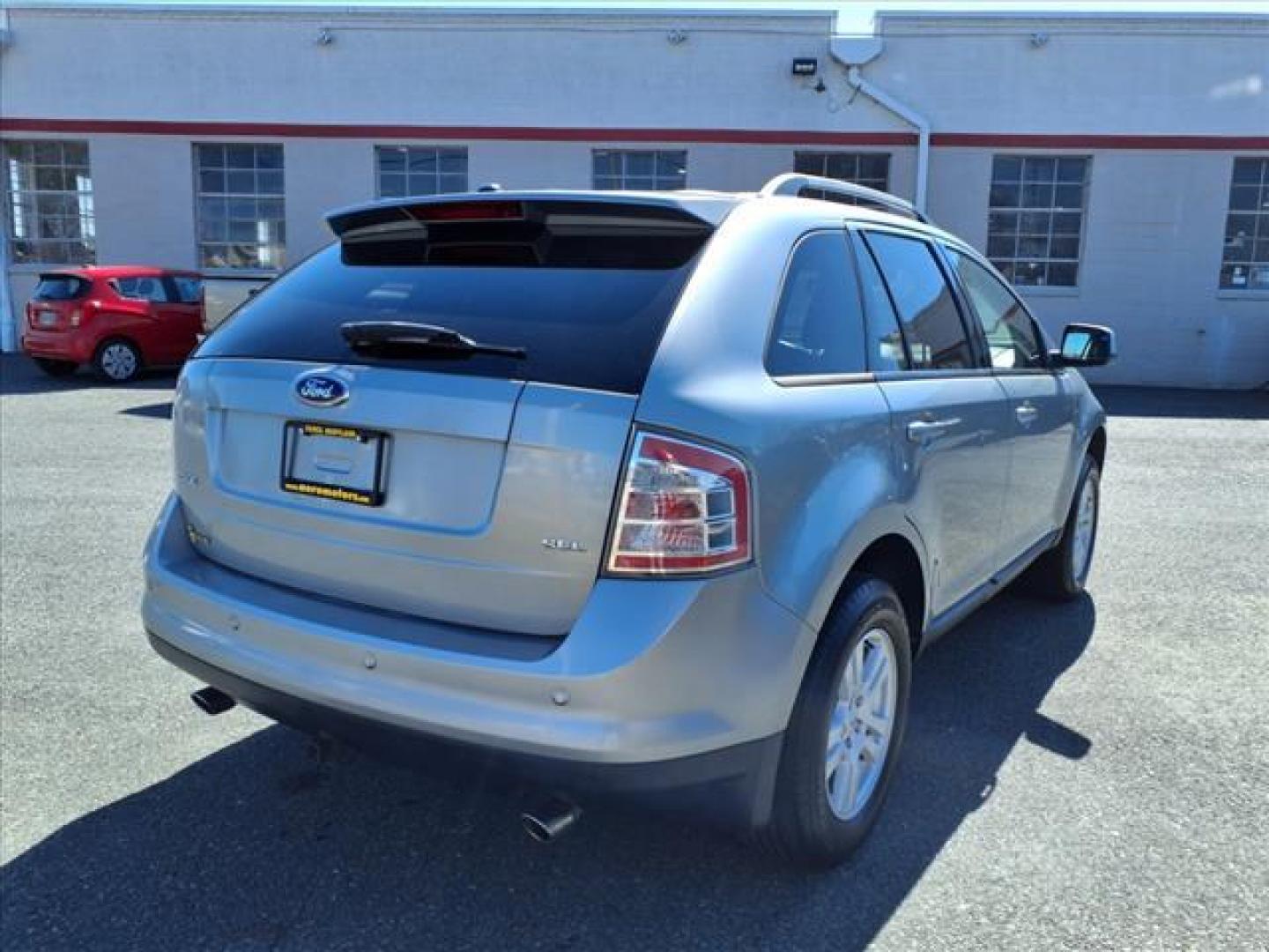 2007 Silver Ford Edge SEL Plus (2FMDK39C17B) with an 3.5L 6 Cylinder Sequential-Port F.I. engine, ATAWD transmission, located at 50 Eastern Blvd., Essex, MD, 21221, (410) 686-3444, 39.304367, -76.484947 - Photo#4