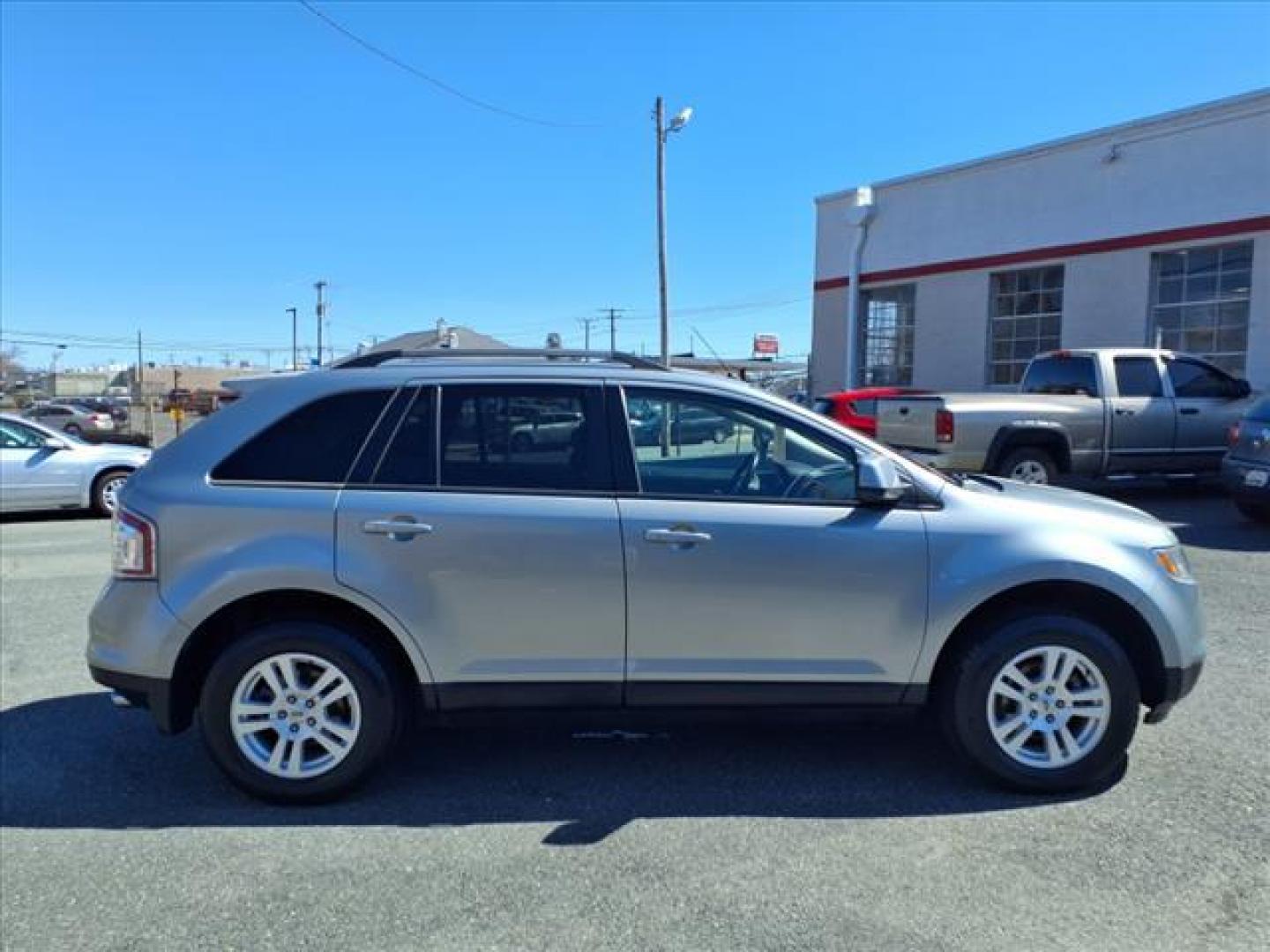 2007 Silver Ford Edge SEL Plus (2FMDK39C17B) with an 3.5L 6 Cylinder Sequential-Port F.I. engine, ATAWD transmission, located at 50 Eastern Blvd., Essex, MD, 21221, (410) 686-3444, 39.304367, -76.484947 - Photo#5