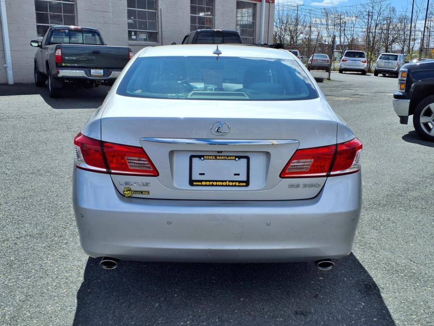 2010 Tungsten Pearl Lexus ES 350 Base (JTHBK1EG4A2) with an 3.5L 6 Cylinder Fuel Injected engine, Automatic transmission, located at 50 Eastern Blvd., Essex, MD, 21221, (410) 686-3444, 39.304367, -76.484947 - Photo#3
