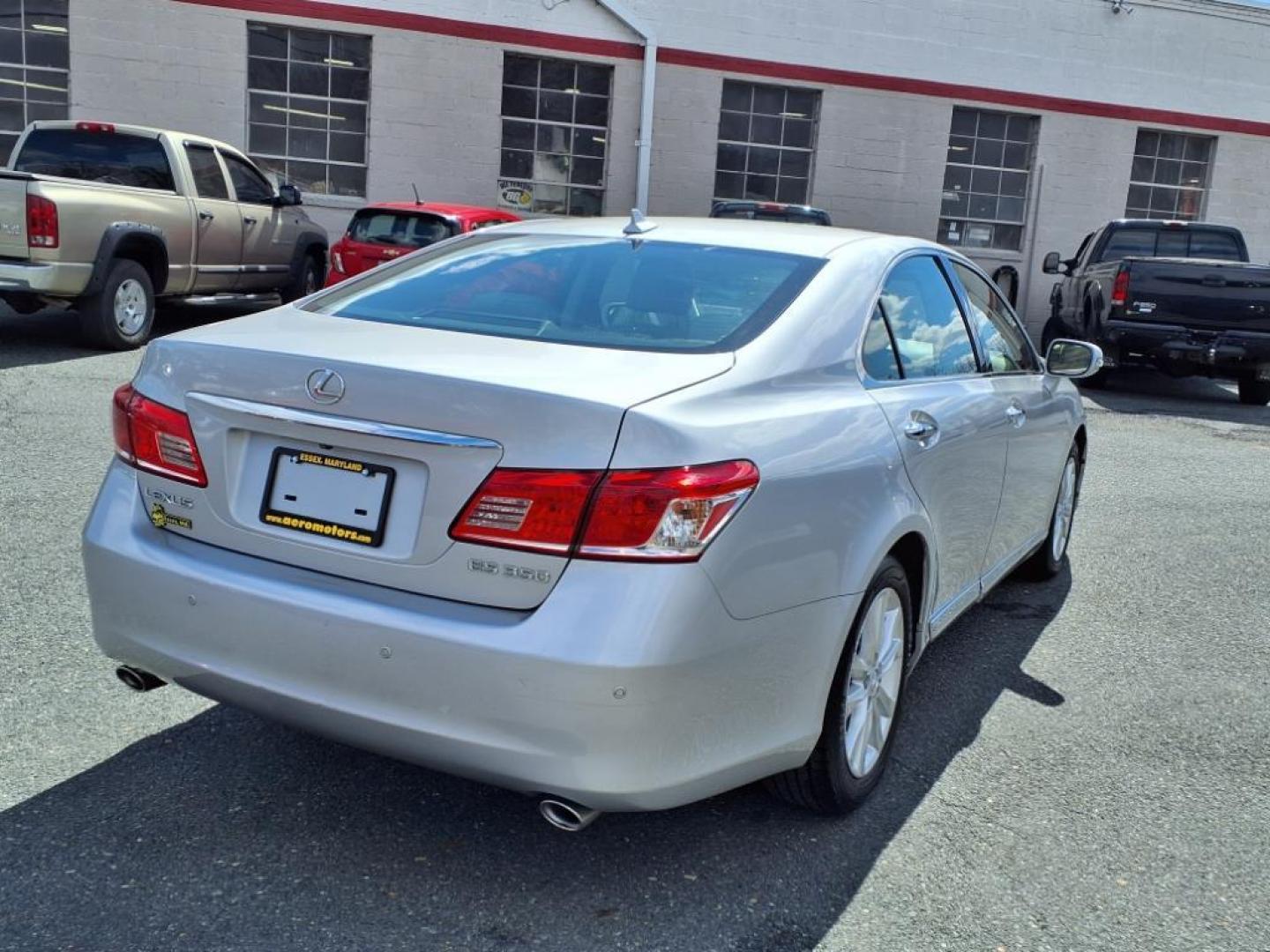 2010 Tungsten Pearl Lexus ES 350 Base (JTHBK1EG4A2) with an 3.5L 6 Cylinder Fuel Injected engine, Automatic transmission, located at 50 Eastern Blvd., Essex, MD, 21221, (410) 686-3444, 39.304367, -76.484947 - Photo#4