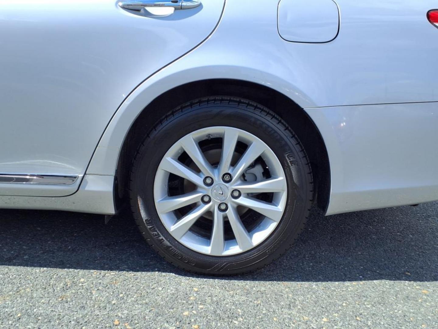 2010 Tungsten Pearl Lexus ES 350 Base (JTHBK1EG4A2) with an 3.5L 6 Cylinder Fuel Injected engine, Automatic transmission, located at 50 Eastern Blvd., Essex, MD, 21221, (410) 686-3444, 39.304367, -76.484947 - Photo#8