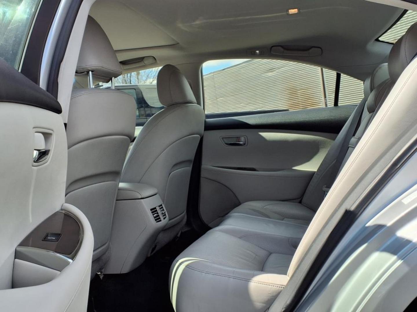 2010 Tungsten Pearl Lexus ES 350 Base (JTHBK1EG4A2) with an 3.5L 6 Cylinder Fuel Injected engine, Automatic transmission, located at 50 Eastern Blvd., Essex, MD, 21221, (410) 686-3444, 39.304367, -76.484947 - Photo#12