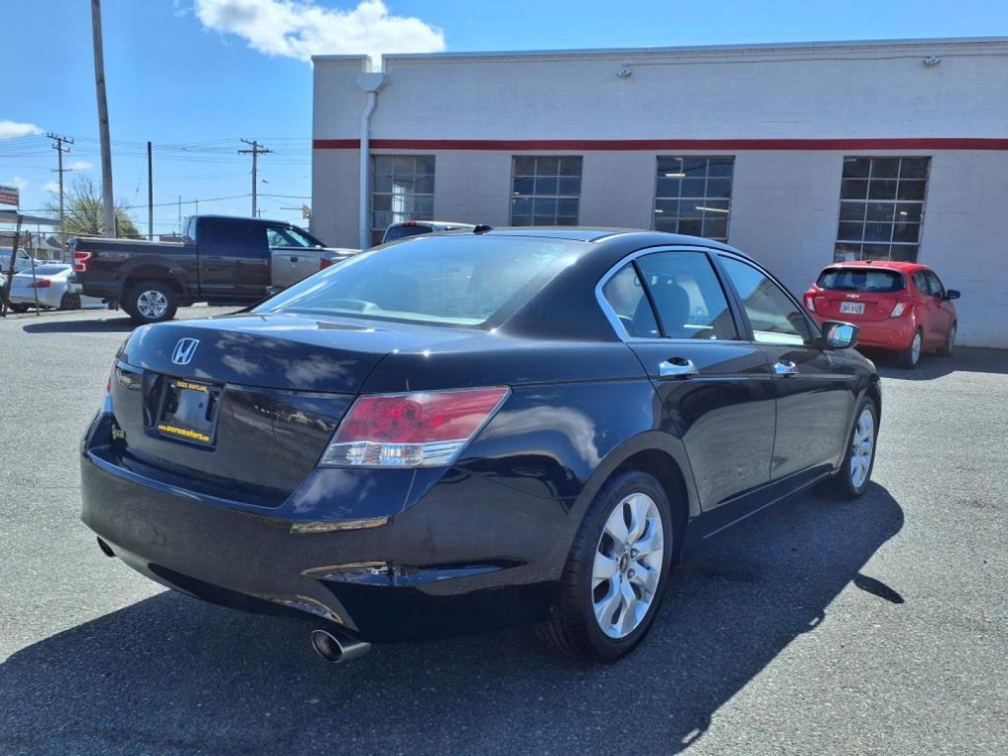 2008 Nighthawk Black Pearl Honda Accord EX-L V6 (1HGCP36808A) with an 3.5L 3.5L V6 268hp 248ft. lbs. Sequential-Port F.I. engine, 5 Speed Automatic transmission, located at 50 Eastern Blvd., Essex, MD, 21221, (410) 686-3444, 39.304367, -76.484947 - Photo#4