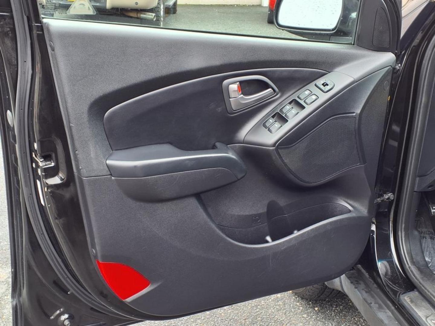 2015 Ash Black Hyundai TUCSON Limited (KM8JUCAG6FU) with an 2.4L 2.4L I4 182hp 177ft. lbs. Fuel Injected engine, 6-Speed Shiftable Automatic transmission, located at 50 Eastern Blvd., Essex, MD, 21221, (410) 686-3444, 39.304367, -76.484947 - Photo#10